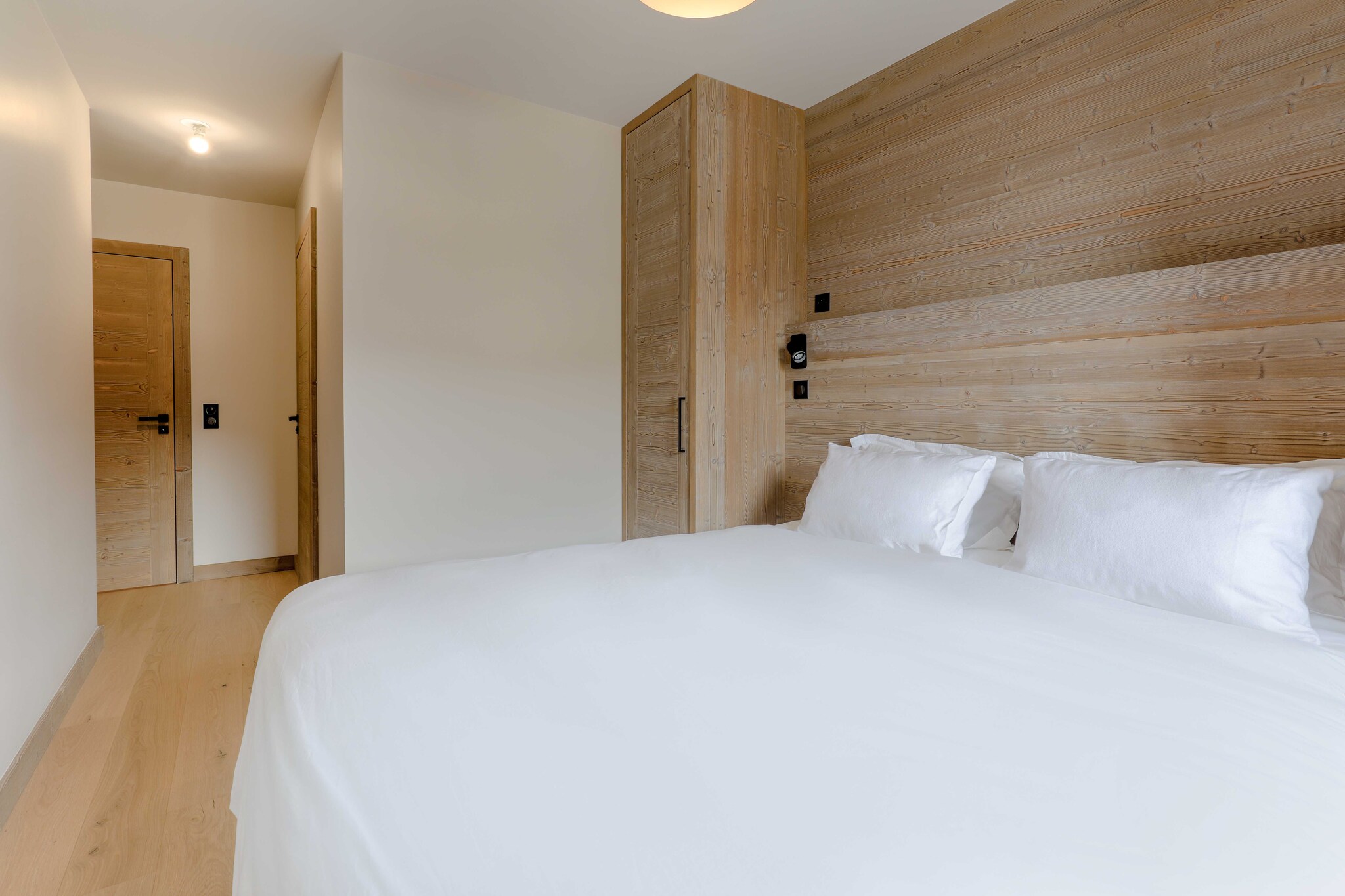 Luxurious 4-room apartment with swimming pool, gym, spa and parking