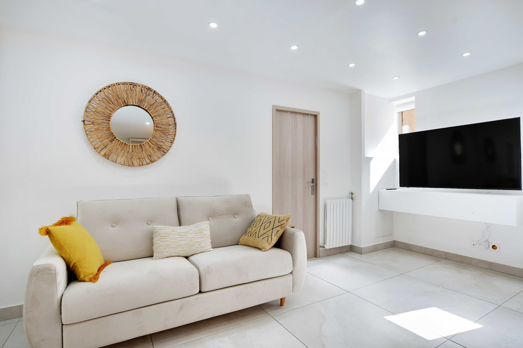 Charming apartment in the heart of the 19th district. 
The geographical situation of the apartment will allow you to move very easily and quickly in the whole of the capital of France via these many possibilities of public transport: 

- Metro: CrimÃ©e (line 7), located at 1 minute walk
- Numerous bus lines day & night
- VÃ©lib station
- Autolib station
- Several Taxi companies available: G7 cabs (the most used): call 36 07.