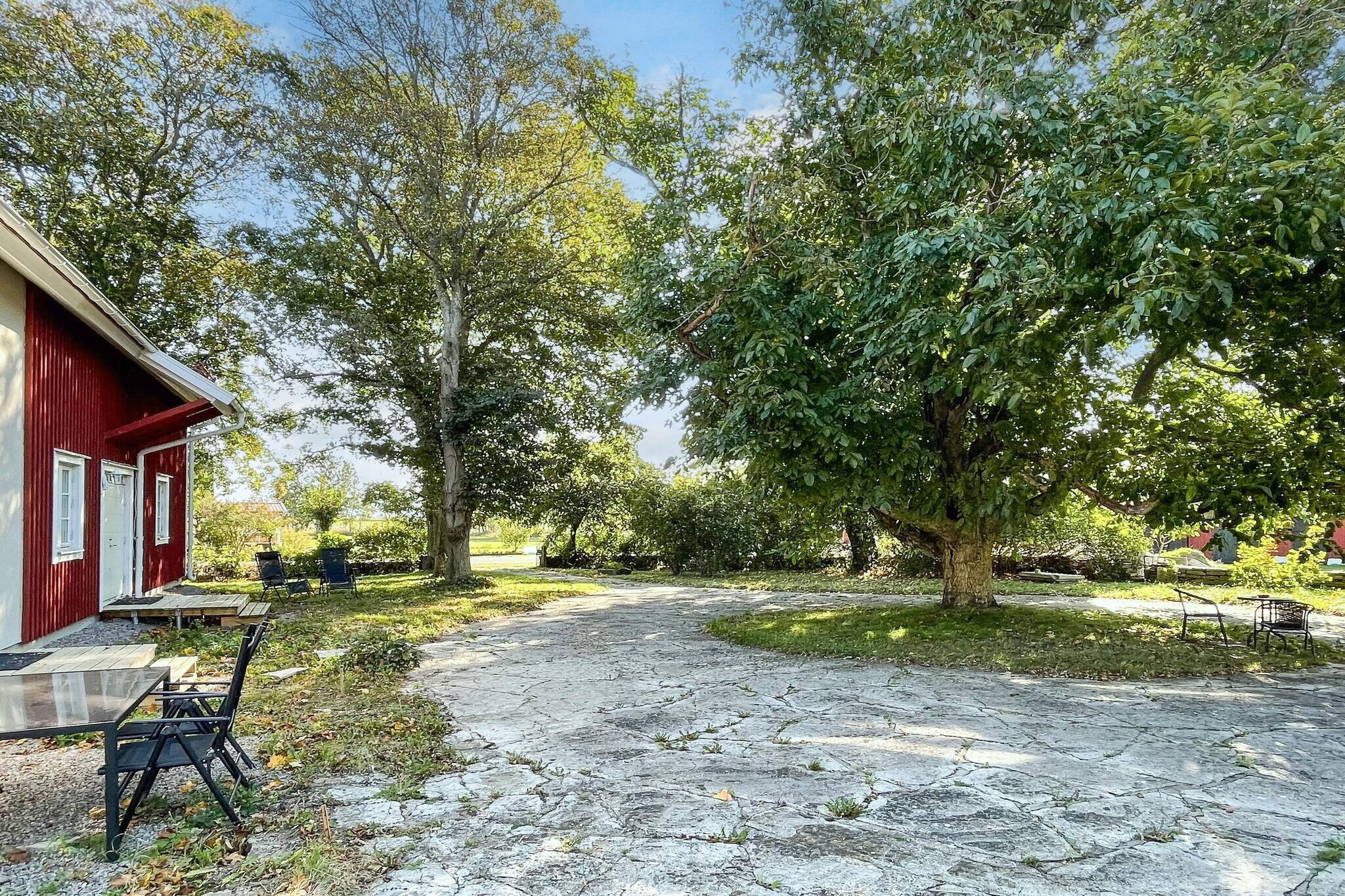 Internet Access DSL, Kitchen(stove(induction), coffee machine, oven, dishwasher, fridge-freezer), Living/bed room, Living/bed room, bedroom(double bed), bedroom(2x single bed, 2x single folding bed), bedroom(double bed), bathroom(washbasin, shower, toilet, washing machine), bathroom(washbasin, toilet), parking, air to water heatpump, water from well