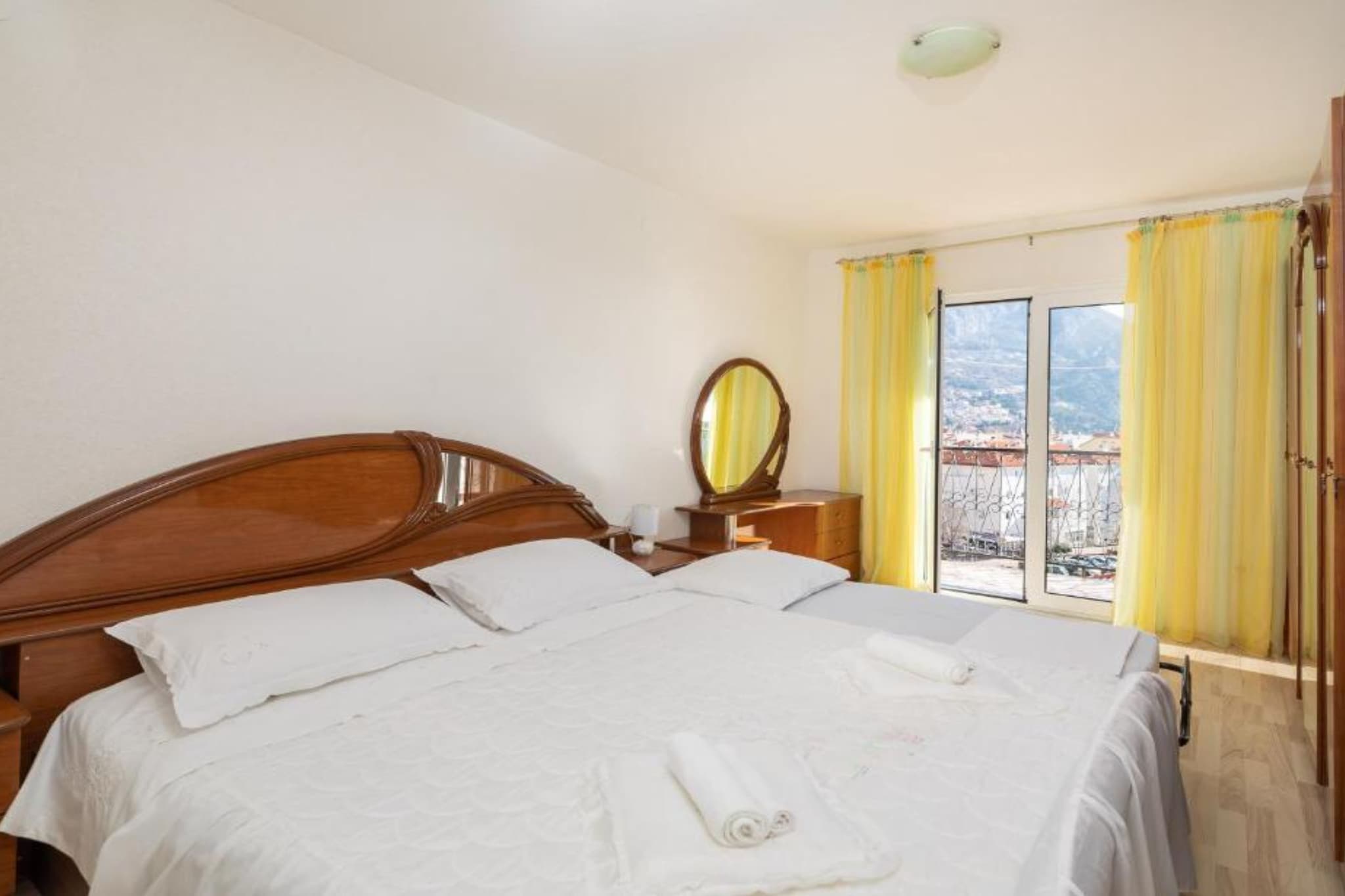 Omis River & Sea Escape - One Bedroom Apartment with Balcony and Sea View-Chambre
