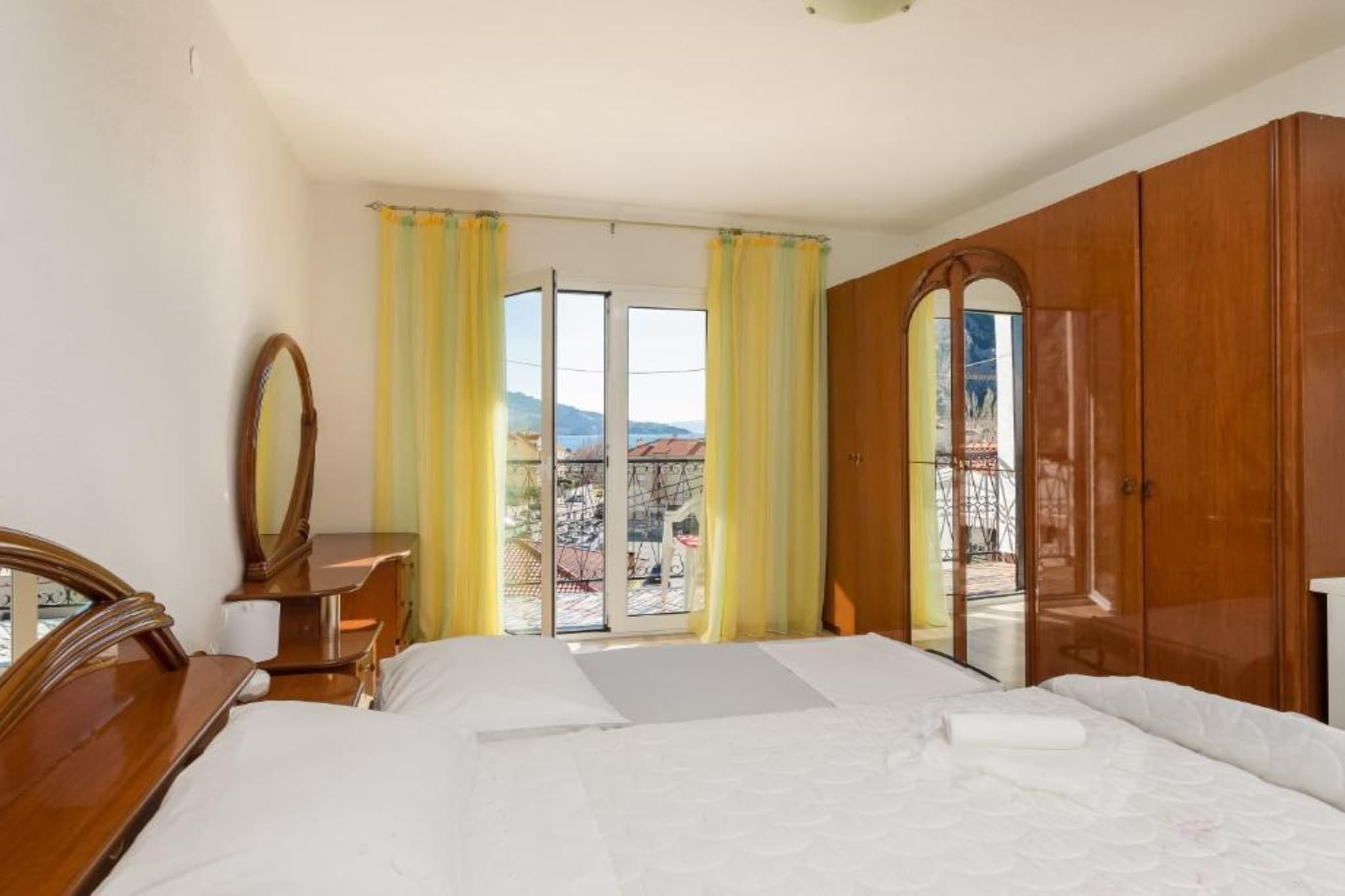 Omis River & Sea Escape - One Bedroom Apartment with Balcony and Sea View-Chambre