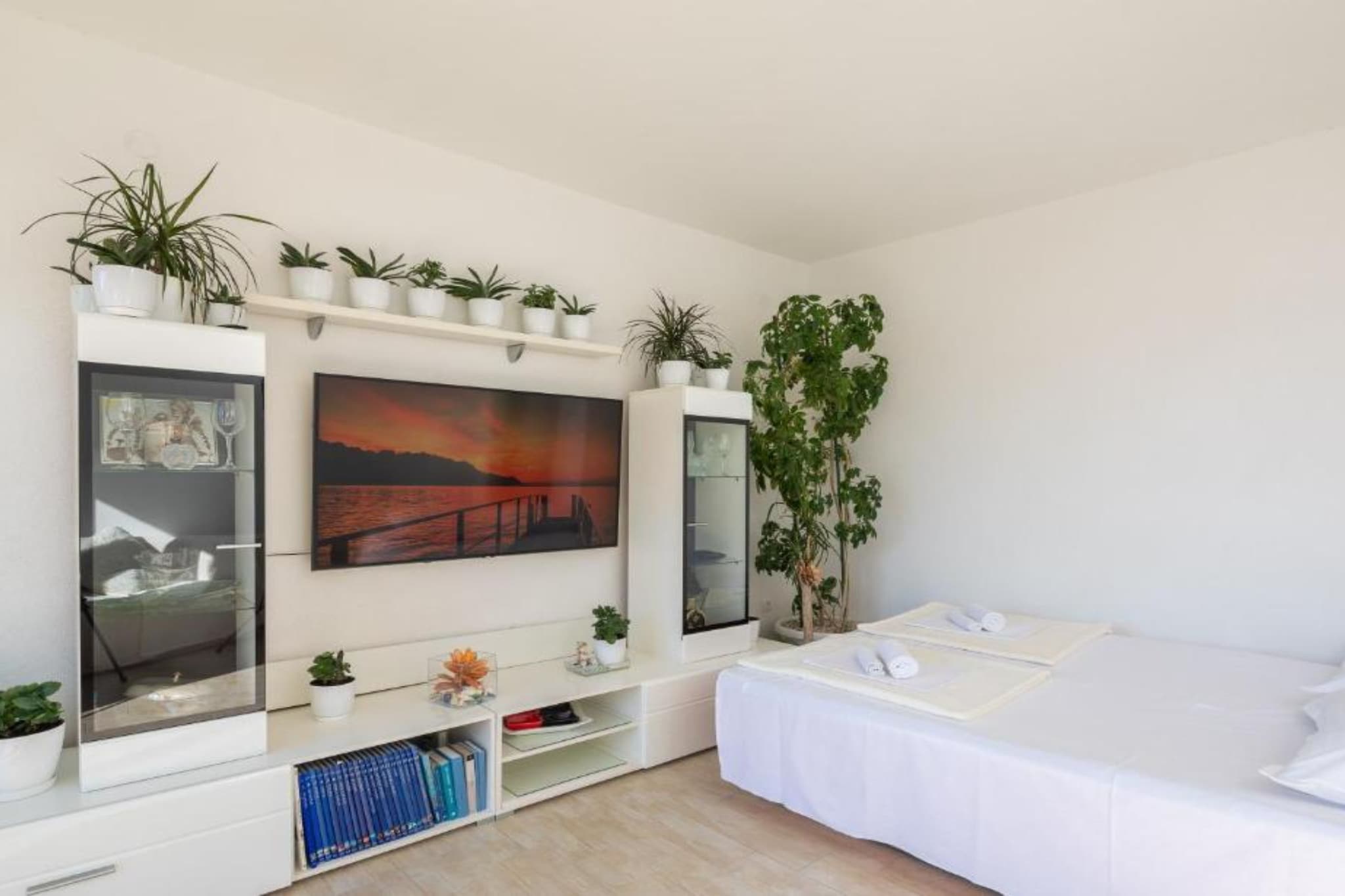 Omis River & Sea Escape - One Bedroom Apartment with Balcony and Sea View-Chambre