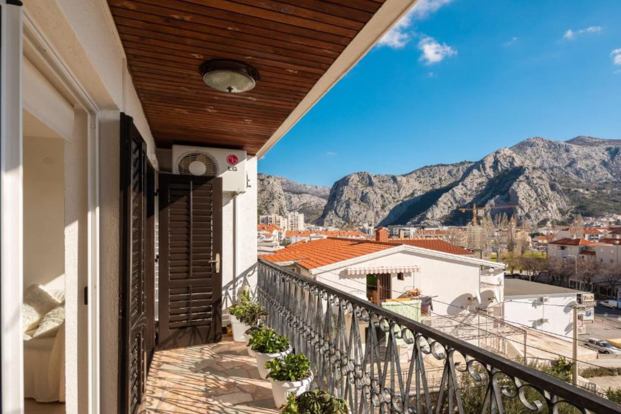 Omis River & Sea Escape - One Bedroom Apartment with Balcony and Sea View-Balcon-terrasse