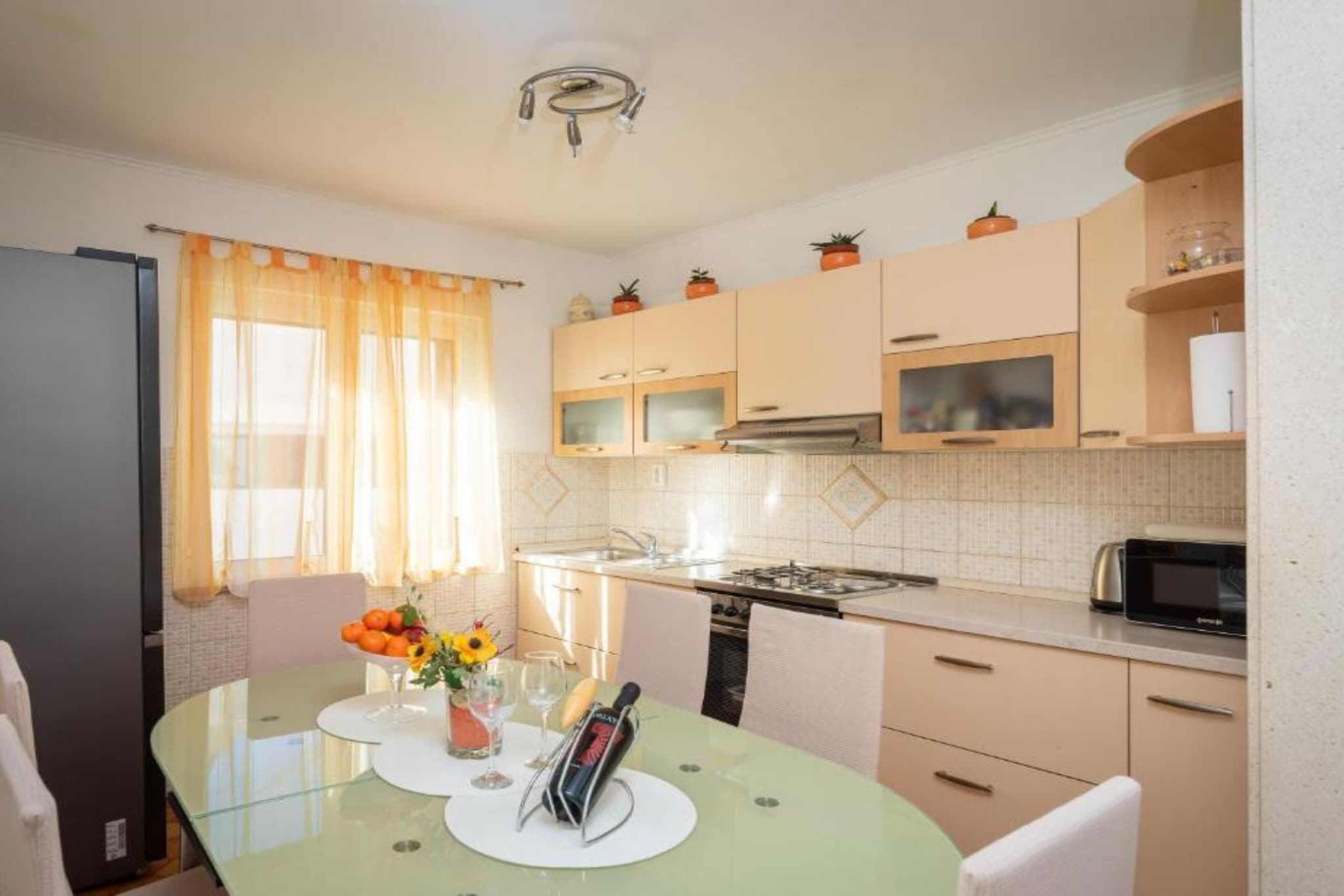 Omis River & Sea Escape - One Bedroom Apartment with Balcony and Sea View-Cuisine