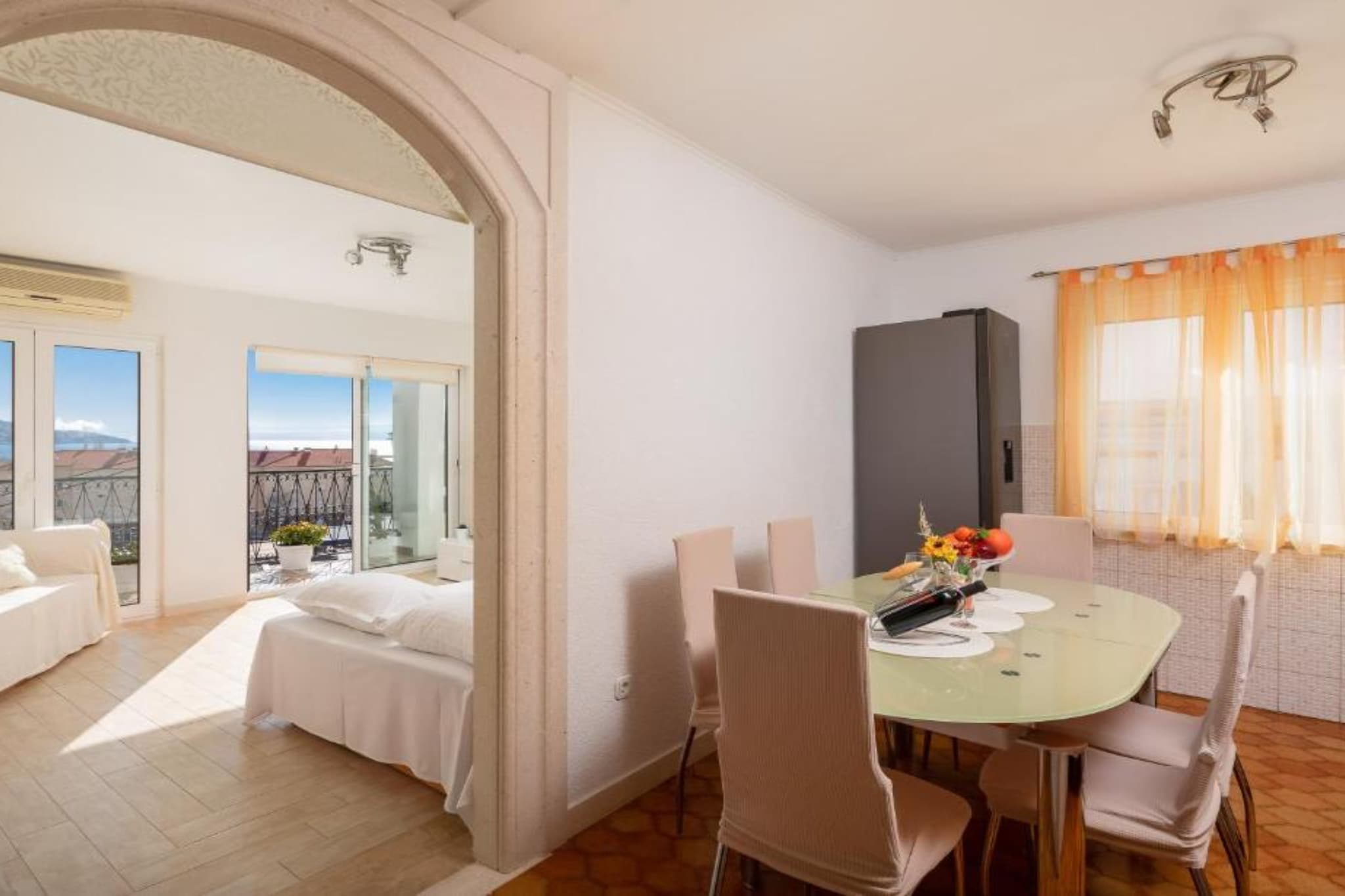 Omis River & Sea Escape - One Bedroom Apartment with Balcony and Sea View-Salle à manger
