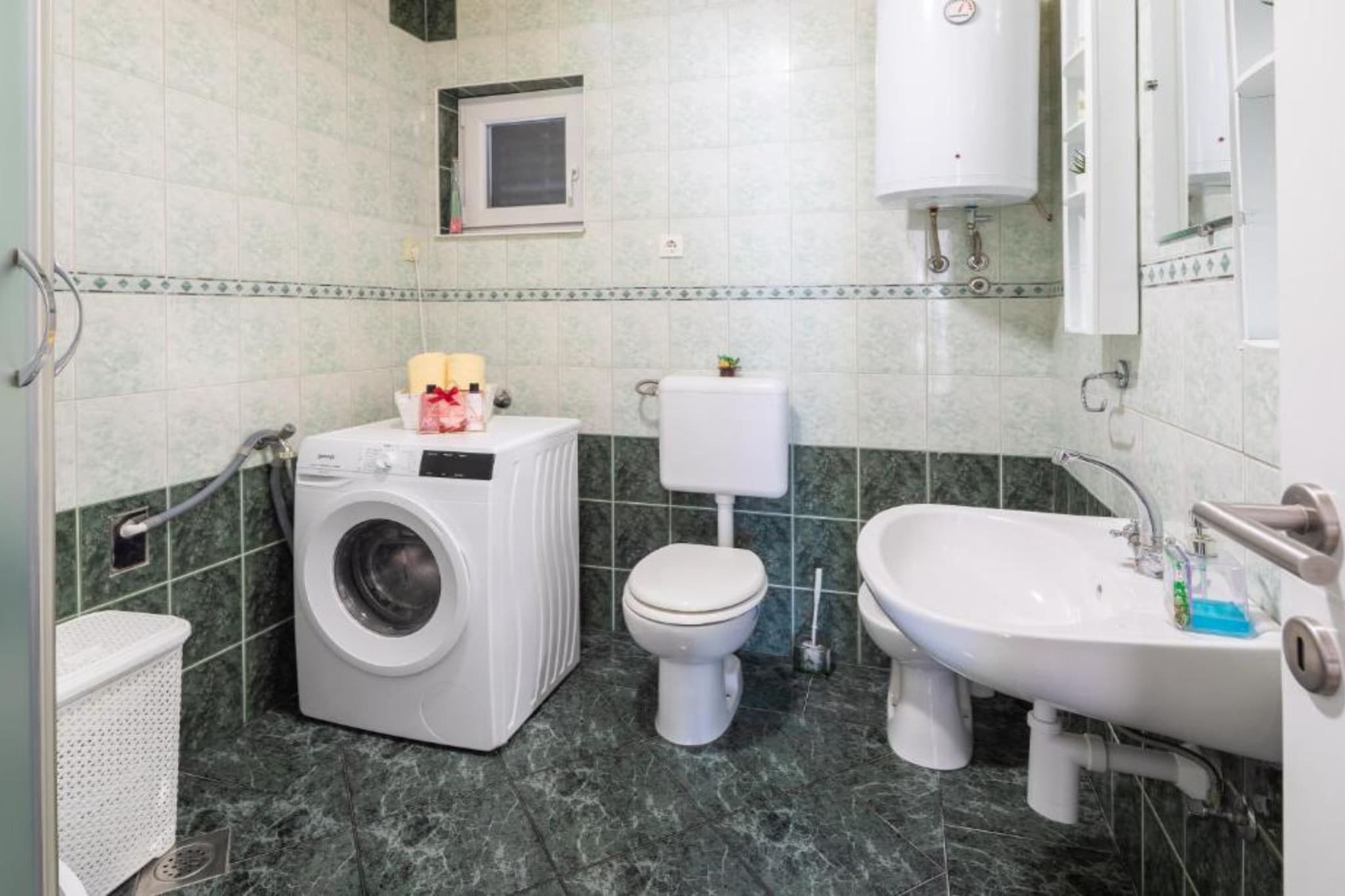 Omis River & Sea Escape - One Bedroom Apartment with Balcony and Sea View-Salle de bain
