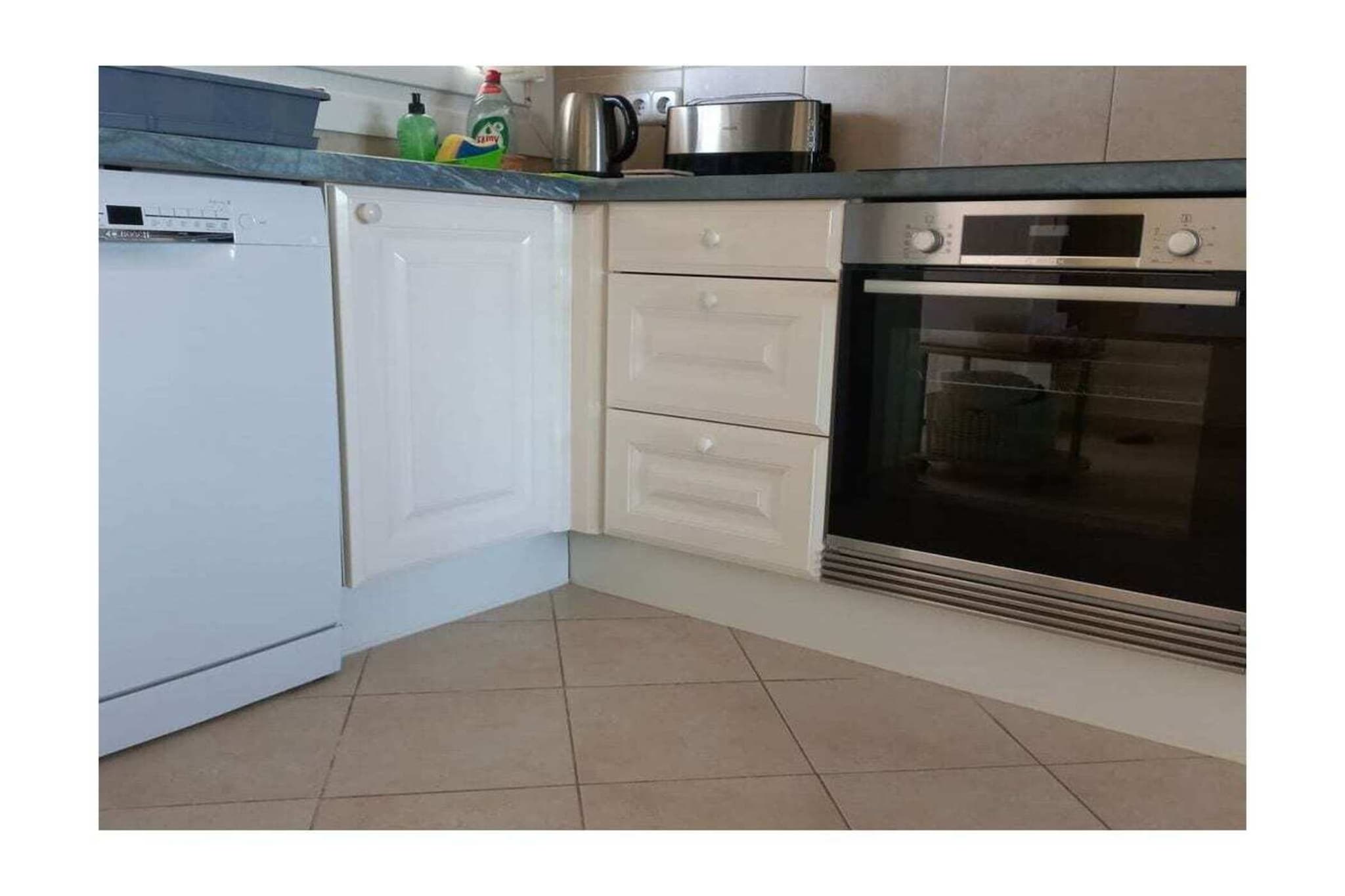 471415-Kitchen