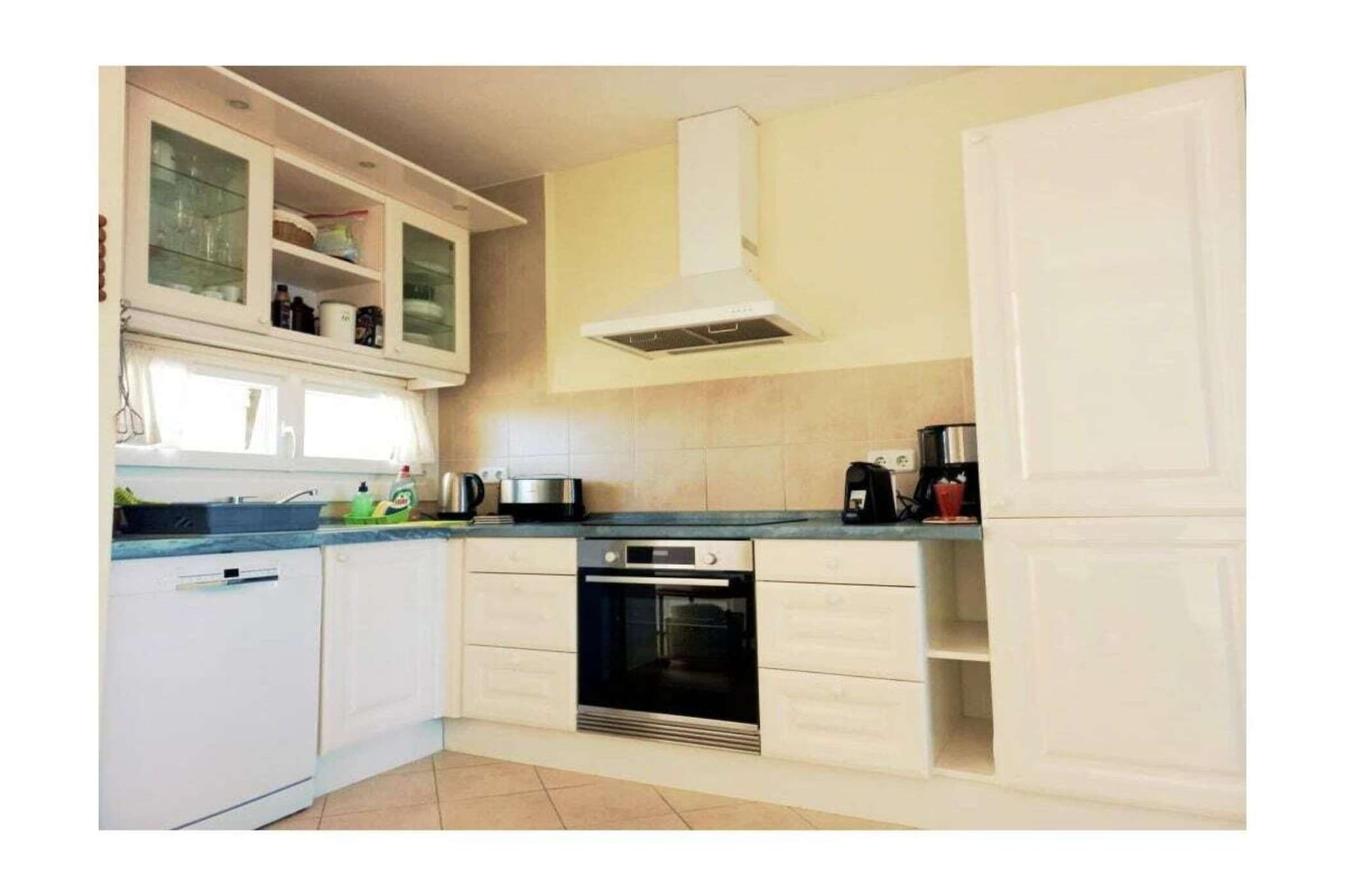 471415-Kitchen