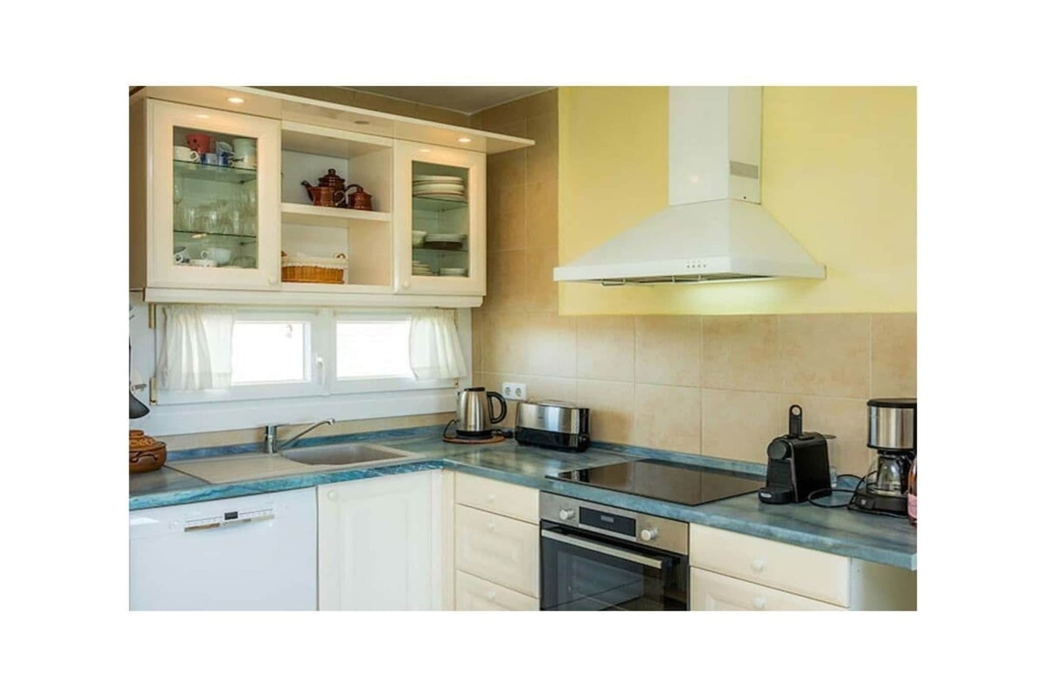 471415-Kitchen