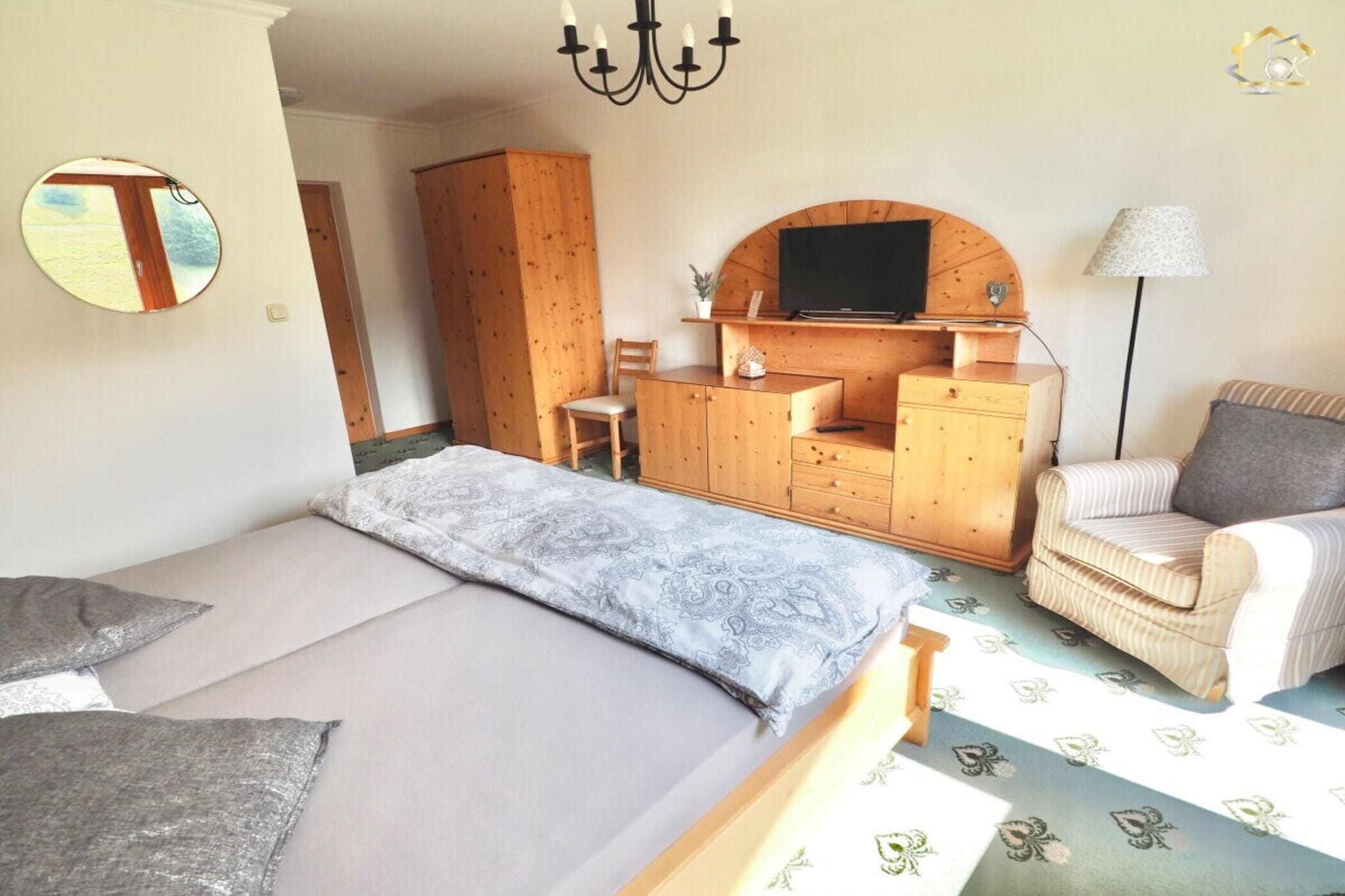 526877-Bedroom