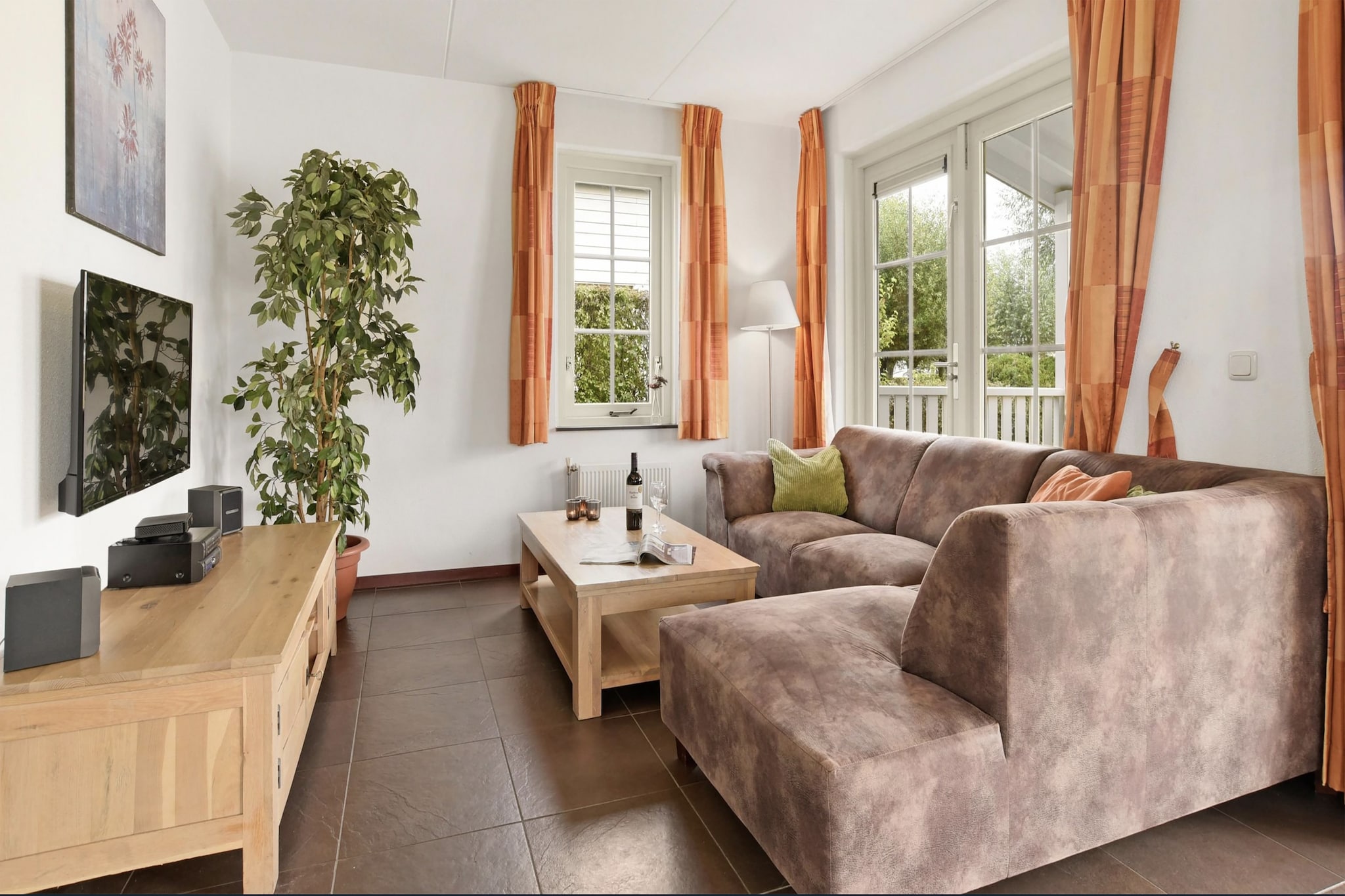 Tucked away in the peaceful Zuytland Buiten park, this waterfront holiday home offers a calming escape surrounded by nature. With a private jetty overlooking the tranquil Stompaardse Plas, it’s the perfect place to fish right from the garden or enjoy coffee on the terrace. Inside, the open kitchen flows into a cozy living and dining area, with garden doors that invite the outdoors in. The home is thoughtfully designed for families, with a high chair and children’s bed included for added convenience and comfort.
Whether you’re seeking quiet countryside or vibrant city life, this location offers the best of both. Explore the historic charm of nearby villages like Heenvliet and Geervliet, or take a short drive to Brielle and Hellevoetsluis for shopping and marina strolls. For beach lovers, Rockanje and Ouddorp offer wide sandy shores perfect for sunbathing and coastal walks. Culture enthusiasts can head to Rotterdam—just 30 km away—for museums, markets, and architecture.
Just 200 meters away, a cozy pancake restaurant offers a delicious Dutch treat close to home. For everyday essentials and more dining options, Zuidland village is a short walk with supermarkets and cafés. Venture further to Brielle for waterside dining or enjoy fresh seafood in Hellevoetsluis. With pet-friendly areas and open-air terraces, even your furry companion can enjoy the local flavors. Whether dining in or eating out, this spot is a culinary delight in a serene setting.