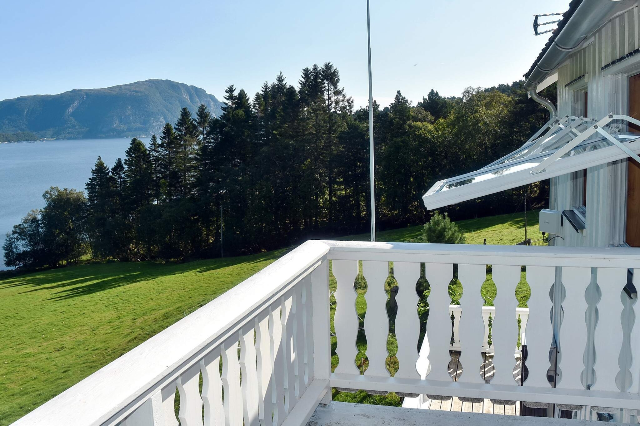 Internet Access DSL, open kitchen(cooker(electric), coffee machine(filter), waffle iron, microwave, fridge, freezer(200-249L), washing machine), Living/bed room(36 m2)(TV(german television channels, norvegian TV channels ), DVD player, radio), bedroom(double bed), bedroom(double bed), bedroom(single bed, 2x bunk bed), bathroom(floor heating)(bathtub or shower, washbasin, toilet), bathroom(floor heating)(washbasin, toilet), sauna(indoor, 2 persons), heating(electric), terrace(18 m2), terrace(roofed, 5 m2), garden furniture, BBQ, parking, air to air heatpump