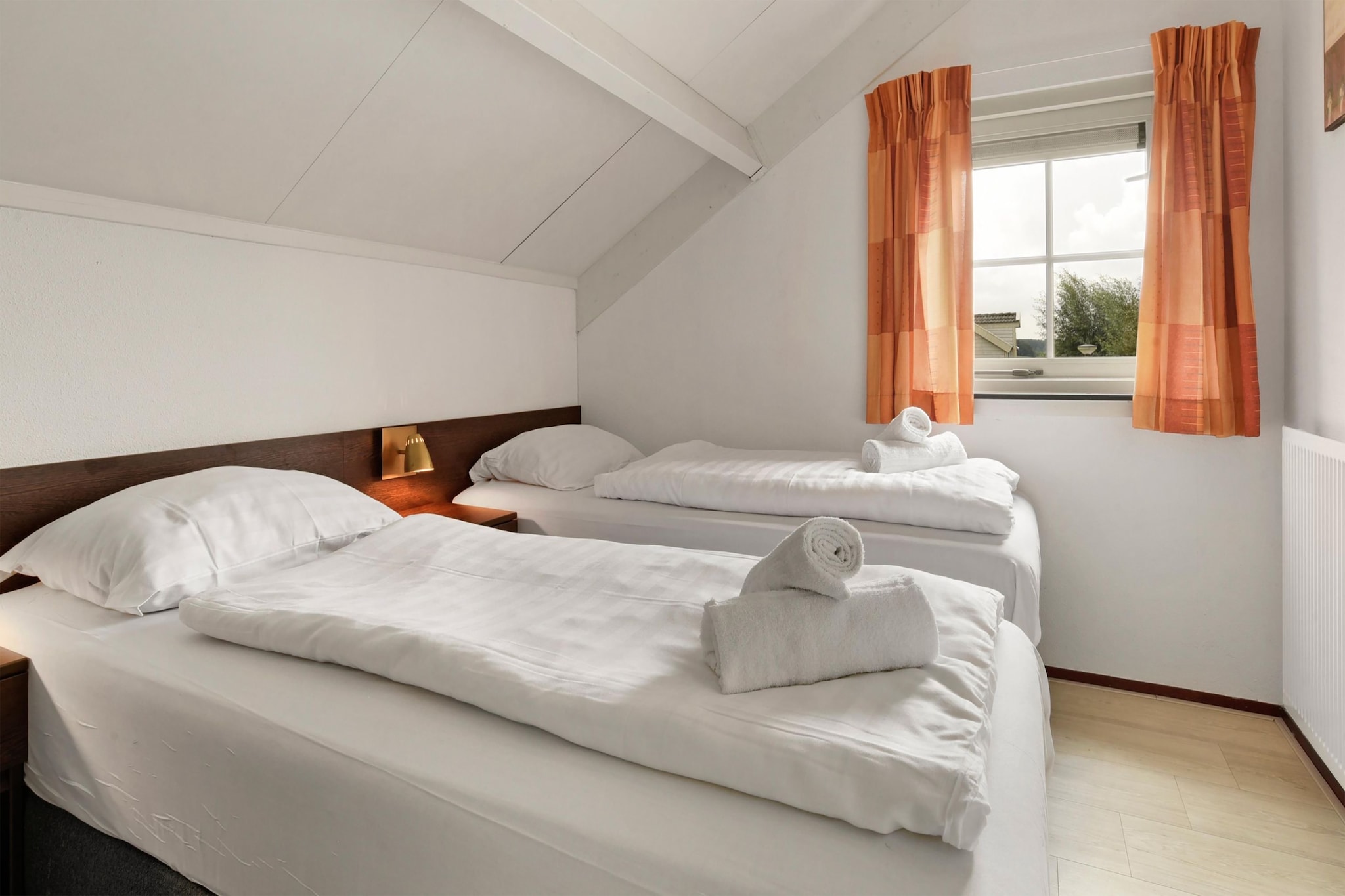 Ground floor: (hallway, Living room(TV, dining table, seating area), open kitchen(electric kettle, cooker(gas), coffee machine(cups), coffee machine(filter), combination microwave, dishwasher, fridge), toilet)\n\nOn the 1st floor: (bedroom(single bed, single bed), bedroom(single bed, single bed), bedroom(double bed), bathroom(shower, washbasin, toilet))\n\njetty, washing machine, garden doors, terrace, garden, garden furniture, parking, children\'s bed, high chair