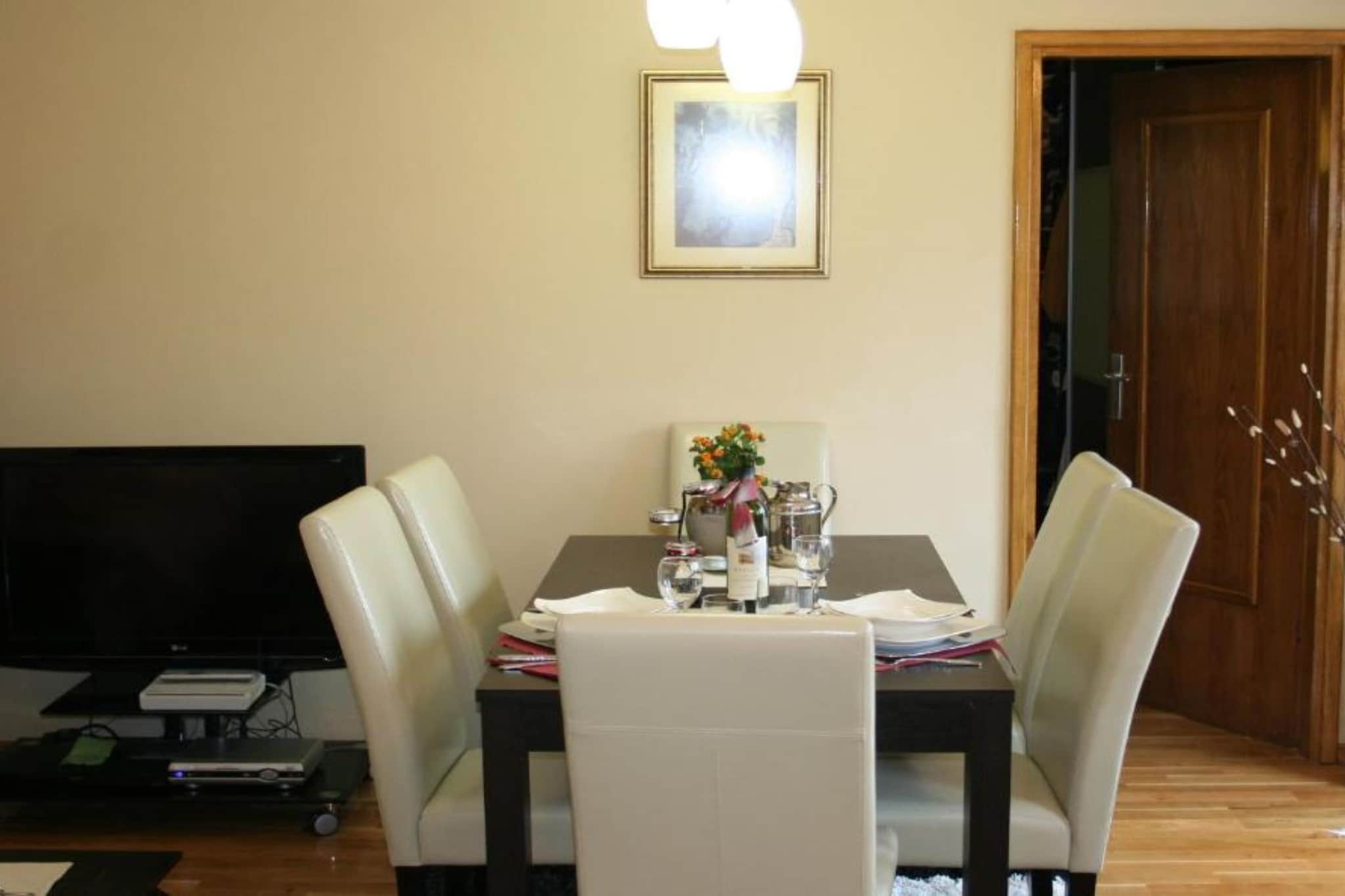 Apartment Plaza - One Bedroom Apartment With Sea View-Esszimmer