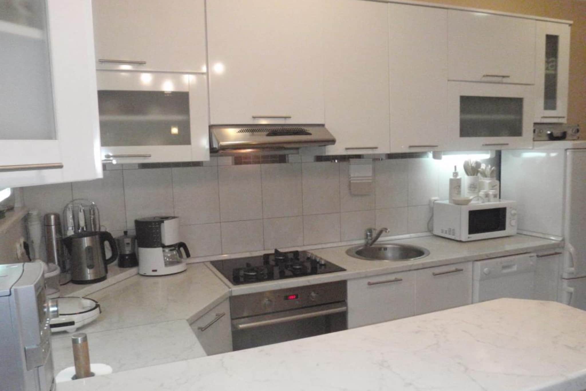 Apartment Plaza - One Bedroom Apartment With Sea View-Küche