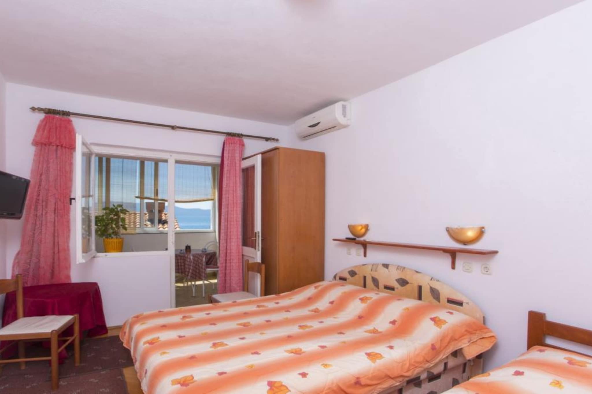 Triple Room with Private Balcony (A3)-Schlafzimmer