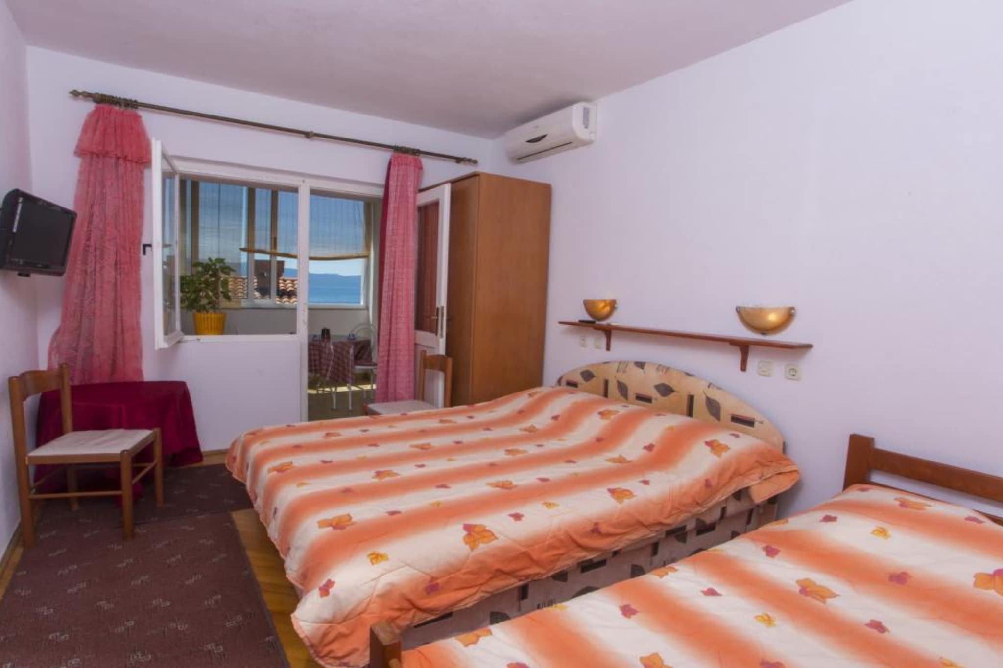 Triple Room with Private Balcony (A3)-Schlafzimmer