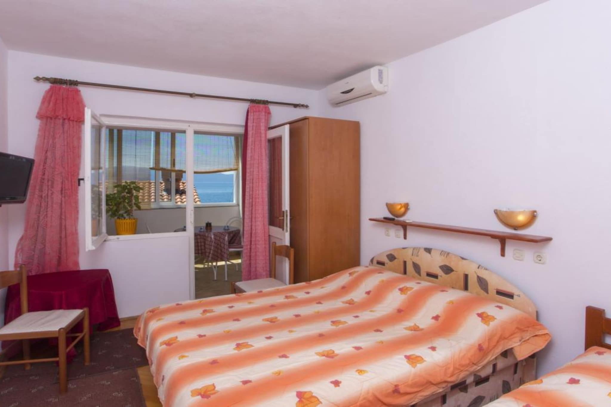 Triple Room with Private Balcony (A3)-Schlafzimmer