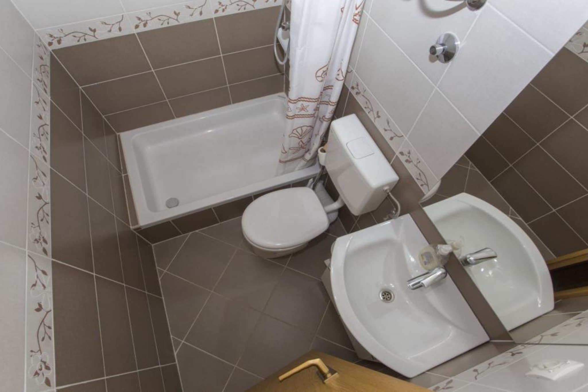 Triple Room with Private Balcony (A3)-Badezimmer