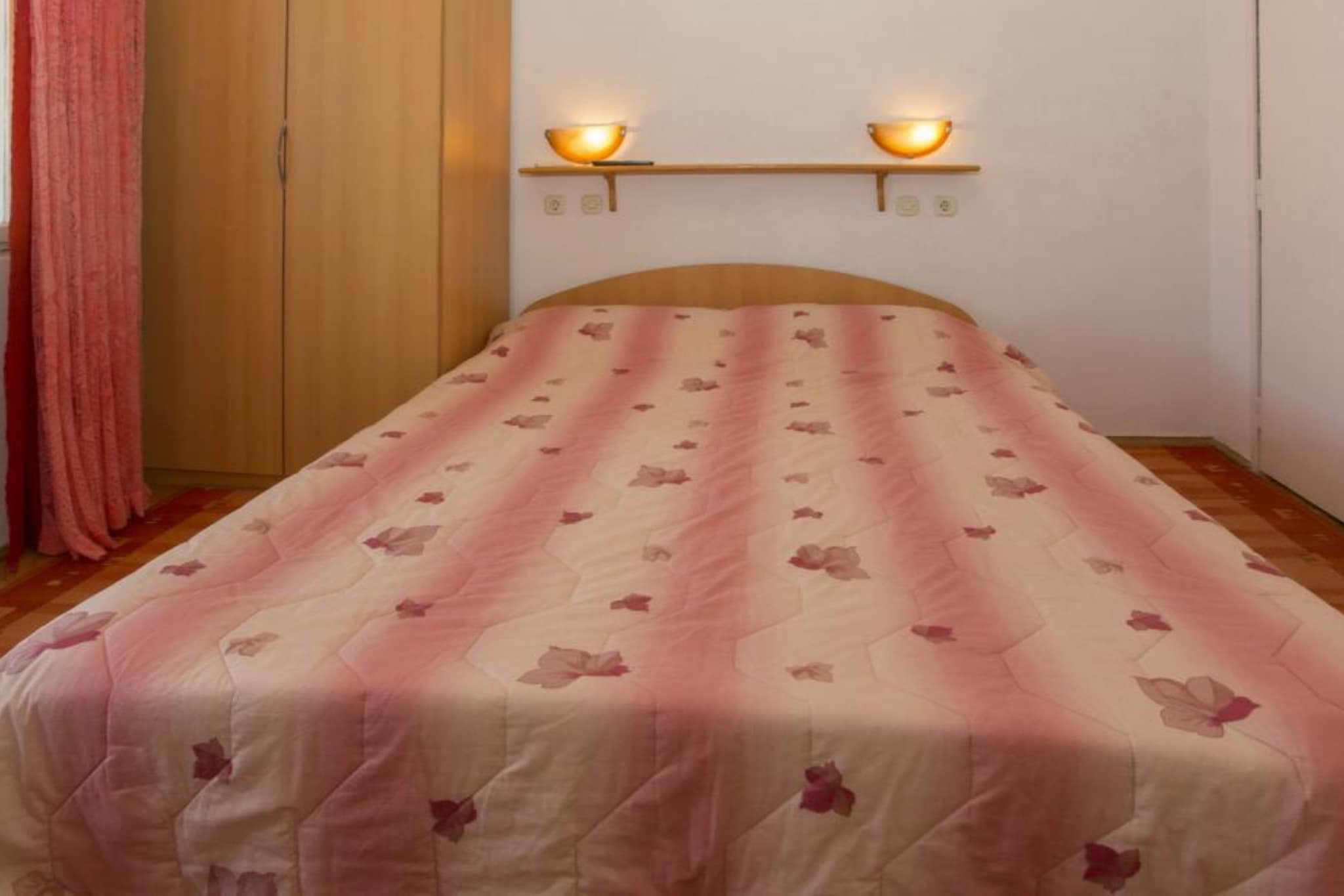Double Room with Private Balcony (A2)-Schlafzimmer