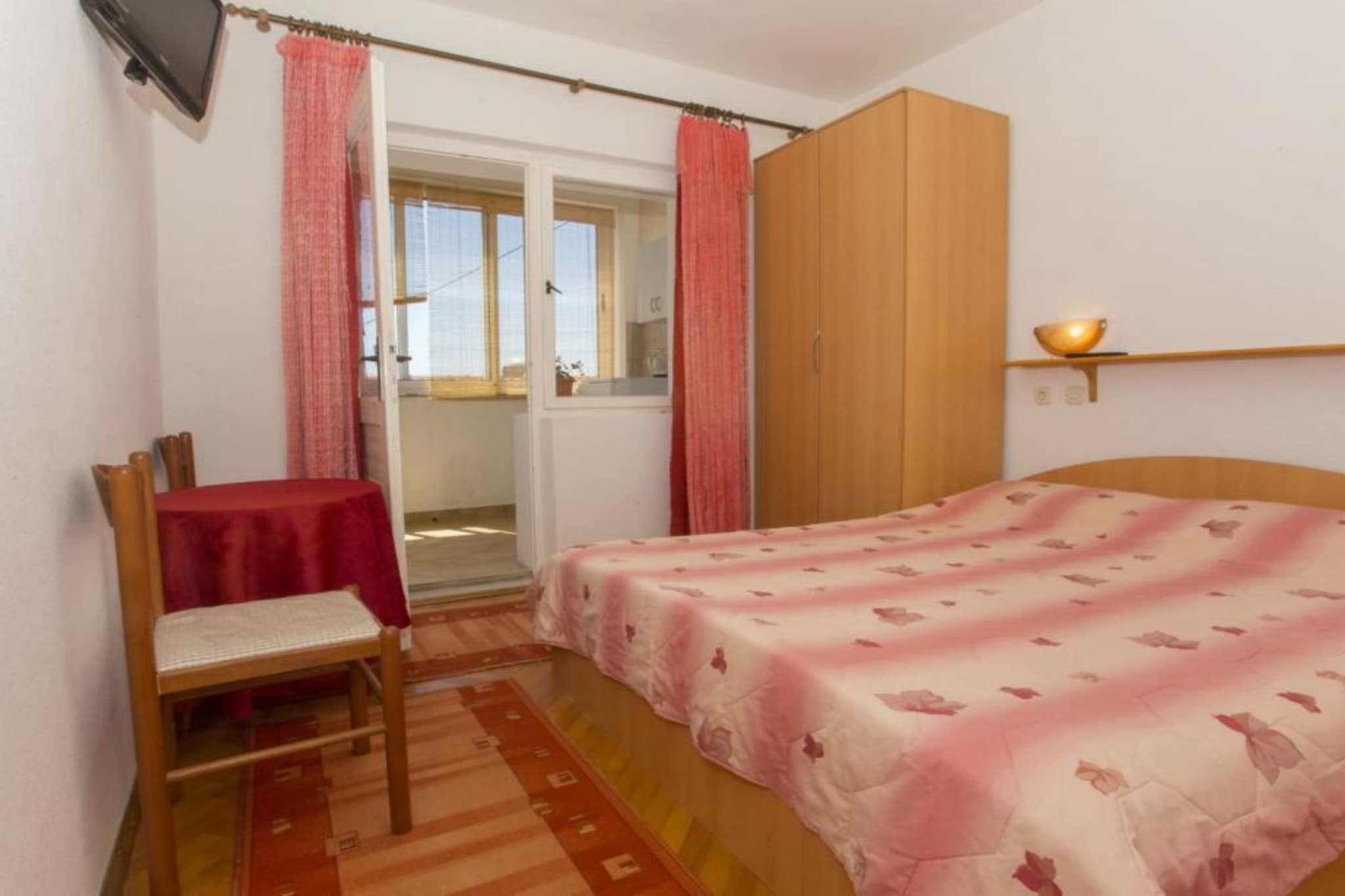 Double Room with Private Balcony (A2)-Schlafzimmer