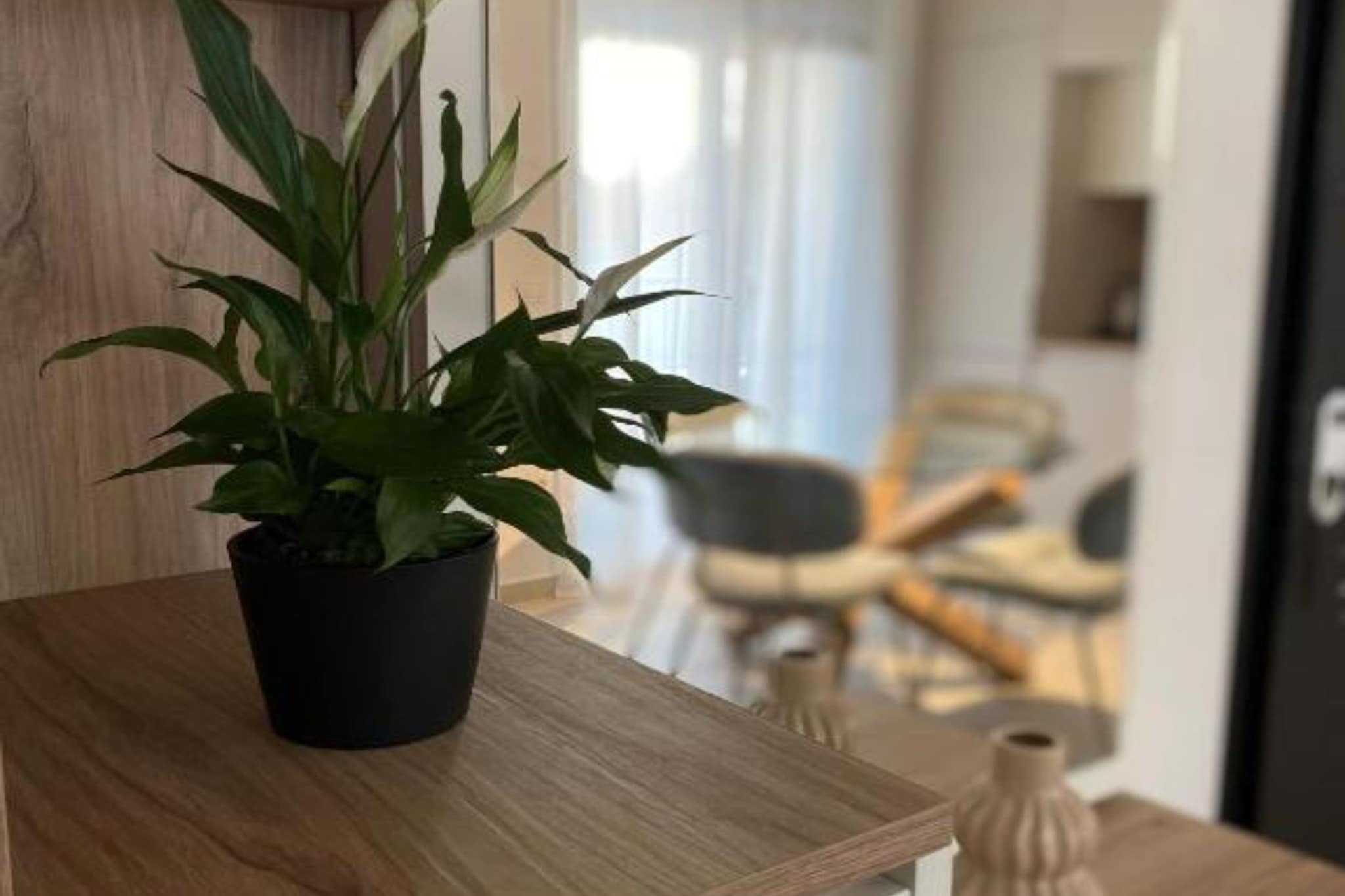 One Bedroom Apartment with  Balcony and City View-Esszimmer