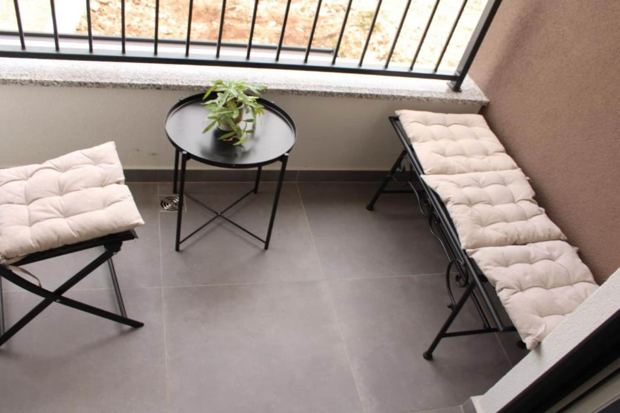 One Bedroom Apartment with  Balcony and City View-Esszimmer