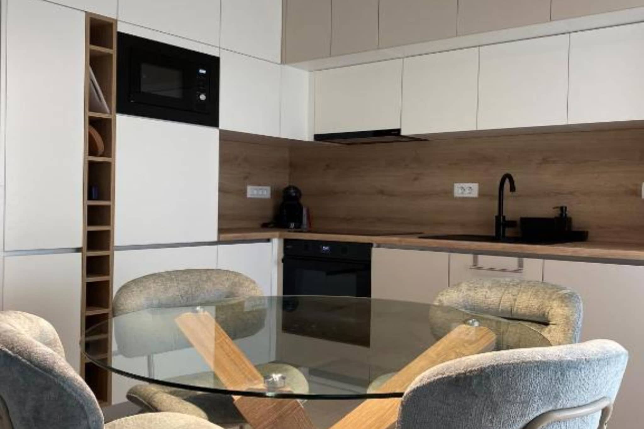 One Bedroom Apartment with  Balcony and City View-Küche