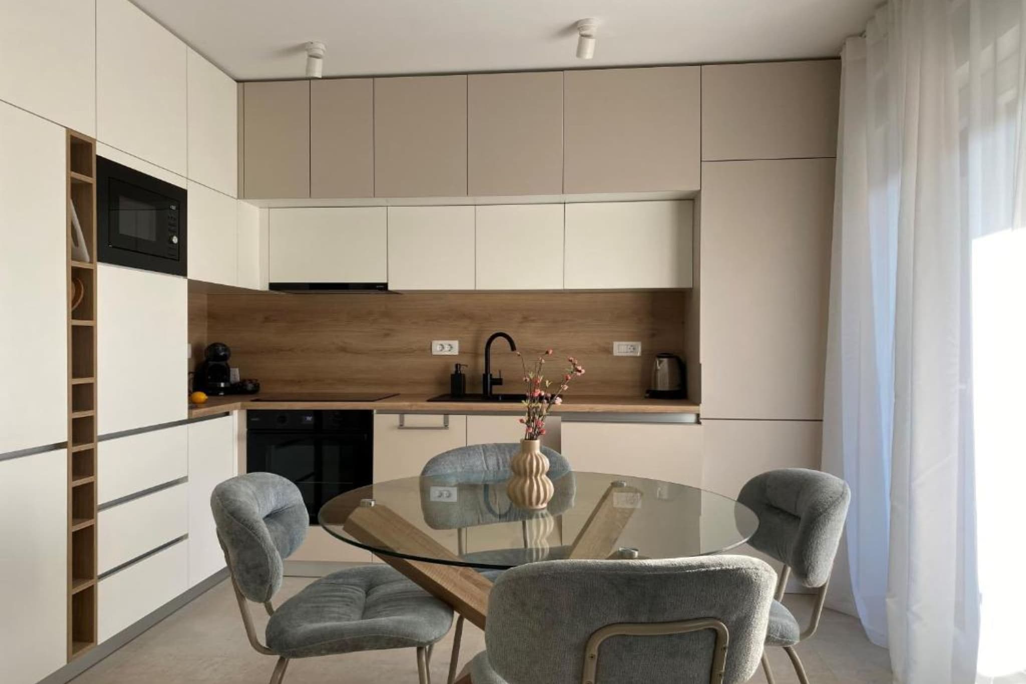 One Bedroom Apartment with  Balcony and City View-Küche