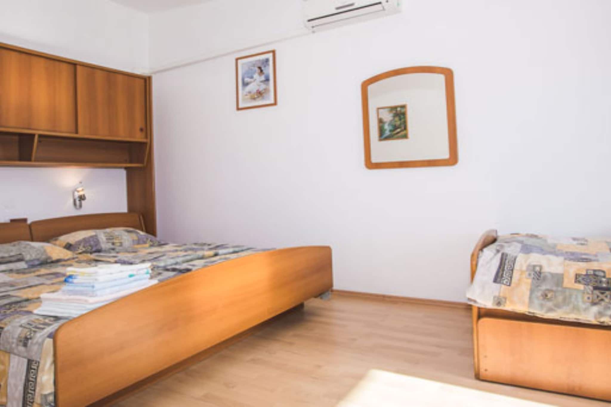 Apartments Jug - Standard Studio Apartment with Balcony and Sea View-Chambre