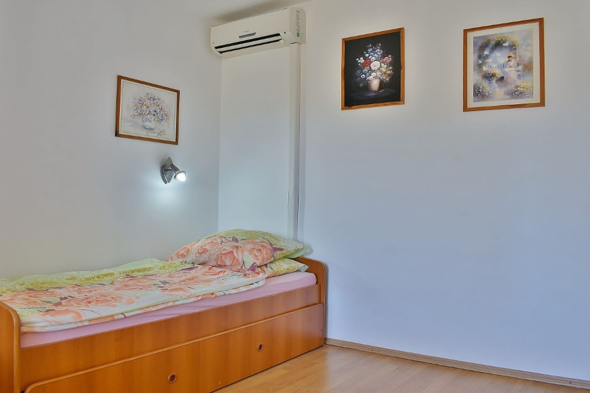 Apartments Jug - Comfort Studio Apartment with Balcony-Schlafzimmer