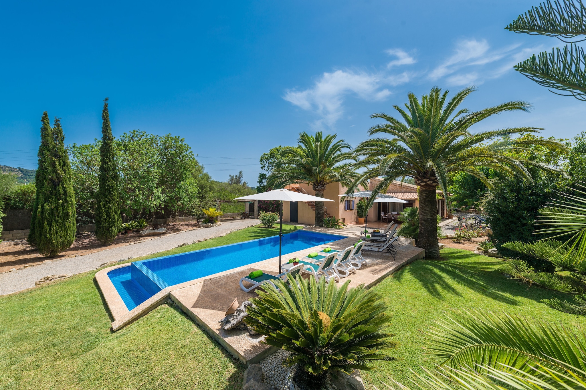 The private, 9m x 4m chlorine pool, has a depth between 1.5m to 1.7m and there you can swim accompanied by mountain views, surrounded by tranquility and nature. The well-kept garden hides idyllic spots for relaxing, basking in the sun on eight sun loungers, having a barbecue or reading a good book under the palm trees. Enjoy great al-fresco dining on the furnished porch. A nicely decorated pond with water plants is the home of frogs and other small animals. Next to the house, there’s a stable with two horses and the owner takes care of the animals. This charming villa is fenced and there are no direct neighbors around. 

The interior decoration of this one-storey finca is very cosy. A large door leads you into the living-dining room with AC and open kitchen, where you can watch satellite TV, listen to music or watch a DVD with the children. The small induction cooker is well equipped to prepare all your favourite dishes. A separate laundry room provides a washing machine, tumble dryer, iron and ironing board. Four bedrooms, all with AC, three of them with a double bed each and one with a trundle bed, make this house ideal for eight guests. Two bathrooms, one with a bathtub and the other with a shower, serve the house. 

This cottage is in a quiet area, but the zone is nice for excursions, playing golf or enjoying the beach. The centre of Capdepera is characterized by cobbled streets, good restaurants and a medieval flair. The Castle of Capdepera is at the beginning of the town and has marvelous views to the coast. At the same time, the coastal town Cala Ratjada is quite close and it’s known for a rich nightlife with bars and discotheques, shops, supermarkets, restaurants and nice beaches like Cala Agulla and Son Moll. Cala Torta, a small, natural beach is only accessible by car. The golf course of Capdepera is just 2.5km. 

Horse riding is not possible. Note: This accommodation is intended for families and guests over 30 years old who are looking for a peaceful stay. Bookings for parties or celebrations are not accepted. A copy of the identification document of all guests will be required to confirm the reservation.  Consult the advertiser for possible charges. Pets are welcome. The holding of events is forbidden. There is exterior parking for 2 cars.  
Distances
Beach: 5 km - Cala Ratjada
Airport: 78 km - Son Sant Joan
Golf course: 2.4 km - Capdepera Golf
Town: 2.7 km - Capdepera
Train station: 27.8 km - Manacor
Bus stop: 2.7 km - Capdepera
Ferry: 38.8 km - Port d'alcudia
Hospital: 27.5 km - Hospital de Manacor
Tourist license: ETV/5220Single Rental Registry: ESFCTU00000702300065624700000000000000000000ETV/52201The Ecotasa (tourist tax) must be paid cash on site when checking in. The amount varies between 0.55€/night and guest during the low season and 2.2€/night and guest during  the high season. The tax is reduced by half from the 9th day of your stay. All guests have to pay the Ecotasa, except people under 16 years. Homerti - Central de Reservas CR/33 Electricity (January - December): 0.45 EUR/KW (mandatory) <br> <br />