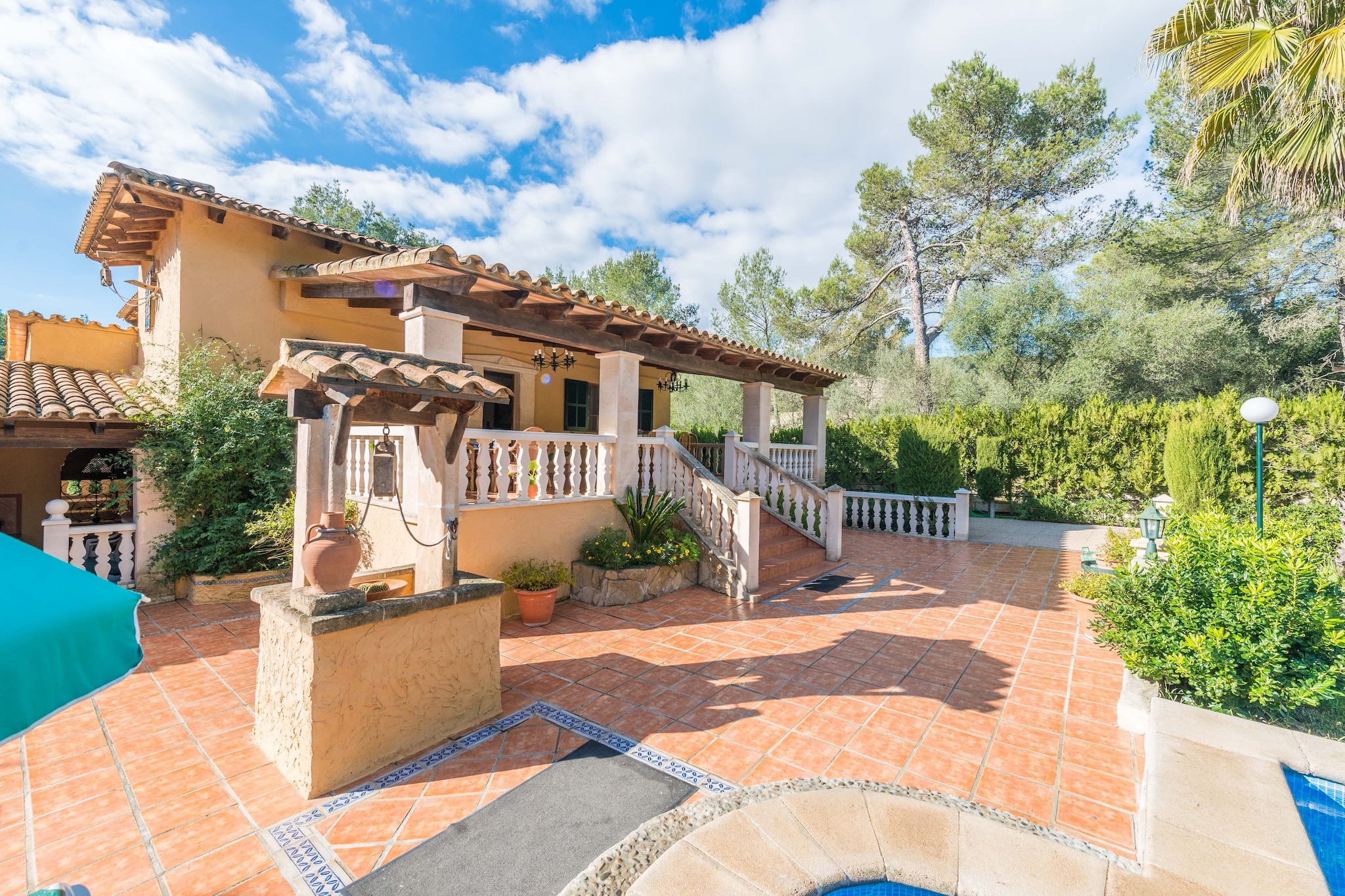 The true gem of this beautiful house is, without a doubt, its garden: a true oasis full of flowers, trees, and other plants that create a romantic and serene atmosphere. The very spacious terrace is the ideal place to enjoy a summer dinner or an unforgettable barbecue with your family and friends. Directly in front of the house, a refreshing private swimming pool measuring 11 x 5 meters presents itself as the perfect refuge for warm summer days. For your safety and privacy, the property is completely fenced and surrounded by hedges, although you will have close neighbours.
The single-story villa offers a rustic and cosy atmosphere, making it an excellent choice for those seeking a relaxed holiday. You can sit on one of the comfortable sofas in the living-dining room, equipped with air conditioning, and enjoy a good book, watch television, or simply take a refreshing nap. The kitchen is equipped with everything you might need during your stay, and for added convenience, you'll also find an iron, ironing board, and washing machine. For rest, the house has one bedroom with a double bed and three bedrooms with two single beds each, complemented by two bathrooms, both with bathtubs. Additionally, the house has three fans for your comfort.
The nearest sandy beaches, Puerto de Alcúdia and Playas de Muro, are just a 20-minute drive away, and their fine sand and moderate waves make them perfect for families with children. Very close by car, you can also visit the charming village of Pollença, a true gem where artists and writers found inspiration in the past. Even today, you can feel its essence as you stroll through its narrow cobbled streets. Don't miss iconic places like the Roman Bridge and El Calvari, a small hermitage atop a hill in the center of the village, accessed by climbing 365 steps; the views from above are well worth the effort! Consult the advertiser for possible charges. Pets are not allowed. The holding of events is forbidden. There is exterior parking for 0 cars.
Distances
Beach: 15 km - Puerto de Alcúdia
Airport: 52 km - Son Sant Joan
Golf course: 7 km - Pollença
Town: 5 km - Sa Pobla
Train station: 5 km - Sa Pobla
Bus stop: 5 km - Sa Pobla
Ferry: 17 km - Puerto de Alcúdia
Hospital: 15.7 km - Juaneda Muro
Guests are kindly required to dispose of all rubbish and ensure the property is properly tidied before departure. Should this not be the case, a charge of €90 will be deducted from the security deposit. Tourist license: ETV/1640There's a mandatory tourist tax in Balearic Islands, called Ecotasa. All guests, except people under 16 years, have to pay this tax. The amount varies between 0.55€/night and guest during the low season and 2.2€/night and guest during the high season .The tax is reduced by half from the 9th day for your stay. Homerti - Central de Reservas CR/33