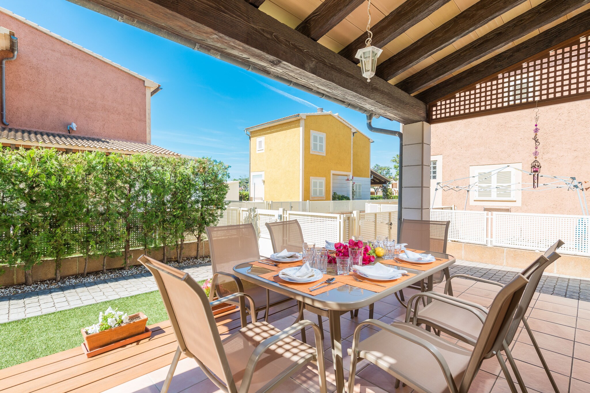 Enjoy a large breakfast at the terrace, which has a table with chairs for 6 persons. The little garden area offers two sun loungers, perfect to read something interesting or basking in the sun, although you will probably feel like going to the beach which is just 130 metres away, and enjoy the sun and the sea breeze.
The two storey chalet with a size of 90 m2 is ideal for families and small groups of friends. In the living room, with a large sofa, you will pass a pleasant time reading a good book, watching TV (satellite TV) or taking a nap. The dining area can accommodate up to 6 people. The independent kitchen offers you everything you will need for your holidays: microwave, microwave, kettle, dishwasher, food blender, electric oven, vitro ceramic hob and a fridge with freezer. Of course there is also a washing machine, iron and ironing board. A toilet completes the ground floor. Going upstairs you find the three bedrooms. One of the bedrooms counts with a double bed and an en-suite bathroom with hydro-massage tub, the second one has two twin beds and the last one has a single bed. Another shower bathroom completes this floor. The whole accommodation counts with heat - cold air conditioning and there are units in every bedroom and in the living area.
The 115 m² plot offers space for 2 cars on the property and free street parking. It is located next to the main road, making access easy, though there may be some noise. The location is excellent: a supermarket, restaurants, and a bus stop are just a few steps away. The bus runs every 15 minutes to Port d'Alcúdia, Pollença, and Ca’n Picafort. Just 100 meters away, the fine sand beach invites you to stroll and relax. In Port d'Alcúdia, you'll find restaurants, bars, and a lively market on Tuesdays and Sundays. Don't miss the Roman ruins and their amphitheater. By car or bus, you can visit beaches like Formentor or Playa de Muro, as well as the charming town of Pollença. Climbing the Calvari will be an effort rewarded with spectacular views. An ideal place to enjoy Mallorca! Consult the advertiser for possible charges. Pets are not allowed. The holding of events is forbidden. There is exterior parking for 2 cars.
Distances
Beach: 0.2 km - Platges de Muro
Airport: 60.5 km - Aeroport de Son Sant Joan
Golf course: 7 km - Golf Alcanada
Town: 3 km - Alcúdia
Train station: 13 km - Estació de Sa Pobla
Bus stop: 0.12 km - Ctra. Artà, Port d'Alcúdia
Ferry: 4.5 km - Port d'Alcúdia
Hospital: 2.1 km - Hospital Juaneda Muro
Tourist license: ETV/6821Single Rental Registry: ESFCTU00000704300027757000000000000000000000ETV/68219There's a mandatory tourist tax in Balearic Islands, called Ecotasa. All guests, except people under 16 years, have to pay this tax. The amount varies between 0.55€/night and guest during the low season and 2.2€/night and guest during the high season .The tax is reduced by half from the 9th day for your stay. Homerti - Central de Reservas CR/33 ( - ): EUR/ (optional) <br> <br /> ( - ): EUR/ (optional) <br> <br /> ( - ): EUR/ (optional) <br> <br /> ( - ): EUR/ (optional) <br> <br />