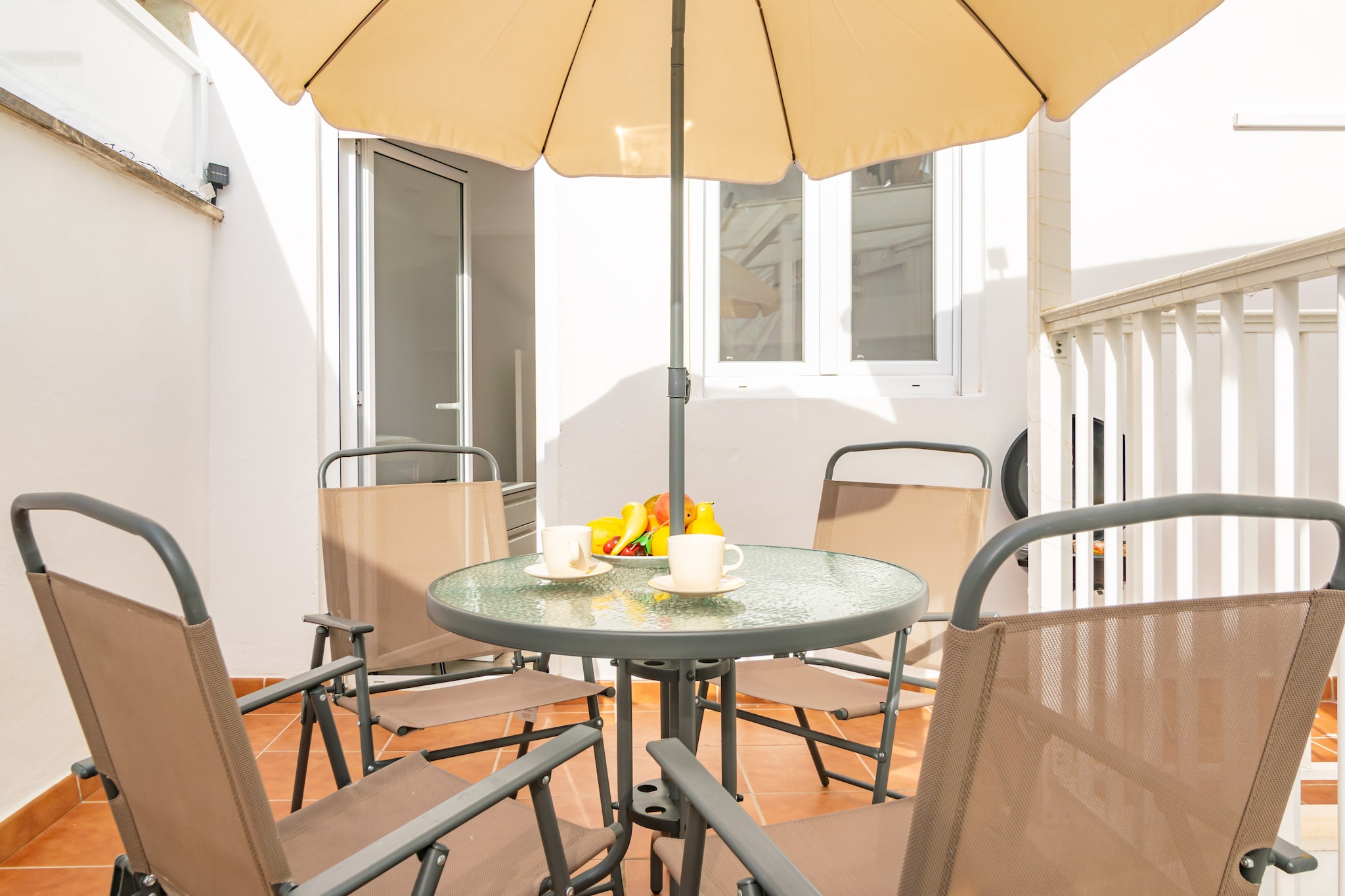 In bustling Palma we find this haven of tranquillity, the best experience to discover Palma and its surroundings. Enjoy a cosy terrace at the top of the flat, where you can relax after a fantastic day's shopping, read a book or have an apéritif with friends or family.
The modern dwelling consists of 2 floors where you can spend your holidays. As soon as you enter, you will find a spacious living-dining room with AC and Smart TV. In the same area, you will also find the open-plan kitchen with a ceramic hob and all the facilities to cook appetizing dishes. Completing the first floor, you will find 2 bedrooms, very well-equipped. The first one is equipped with a double bed, TV, AC, and wardrobe. The second bedroom has a trundle bed, TV, AC, and wardrobe. Closing the first floor, you will find a bathroom with a shower. Connecting through a staircase to the second floor, you will find the last bedroom, which is equipped with a trundle bed, TV, AC, and chest of drawers. Finally, concluding with the amenities of this house, we locate a washing machine, ironing board, and iron. Also, if you are travelling with children, we can provide them with a cot and a high chair.
Optional parking space available.
It has a Jacuzzi.
Palma, the island's nerve centre, fuses historic charm with a vibrant contemporary scene. With its traditional medieval streets and a variety of shops, the city centre offers a unique shopping and cultural exploration experience. Palma's architectural heritage is impressive, with the imposing Cathedral of Santa Maria de Palma, known as La Seu, standing majestically on the waterfront. This Gothic masterpiece is just one of many historical treasures, which include Es Baluart, the Royal Palace of La Almudaina, La Lonja and Bellver Castle. Mallorcan gastronomy is another highlight of a visit to Palma. Typical dishes such as Frit, a combination of meat, potatoes and vegetables, and l'Arrós Brut, a mellow rice dish full of authentic flavours, offer a feast for the senses. Close to the beautiful beaches of Can Pere Antoni, Ciudad JardÃn and Cala Mayor. They complete Palma as a perfect place for your holiday. Note: This accommodation is intended for families and guests over 25 years old who are looking for a peaceful stay. Bookings for parties or celebrations are not accepted. A copy of the identification document of all guests will be required to confirm the reservation. Consult the advertiser for possible charges. Pets are not allowed. The holding of events is forbidden. There are parking space for 1 cars in the garage.
Distances
Beach: 1.2 km - Platja de Palma
Airport: 8 km - Son Sant Joan
Golf course: 9 km - Son Vida
Town: 0 km - Palma
Train station: 1.2 km - Estació Intermodal
Bus stop: 0.200 km - Carretera de Manacor
Ferry: 3.5 km - Port de Palma
Hospital: 8 km - Son Espases
Tourist license: ETV/8955Single Rental Registry: ESFCTU00000703100034129200000000000000000000ETV/89559There's a mandatory tourist tax in Balearic Islands, called Ecotasa. All guests, except people under 16 years, have to pay this tax. The amount varies between 0.55€/night and guest during the low season and 2.2€/night and guest during the high season .The tax is reduced by half from the 9th day for your stay. Parking (January - December): 20 EUR/Night (optional) <br> <br />