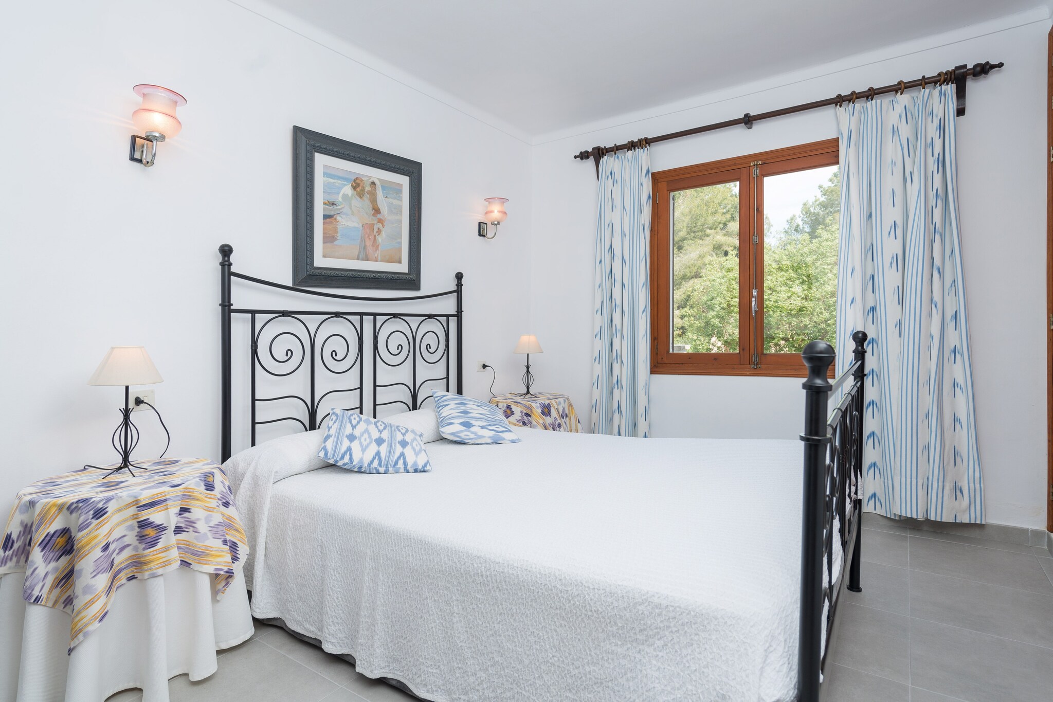 Living room, Kitchen(cooker, coffee machine), bedroom(2x single bed), bedroom(single bed, single bed), bedroom(double bed), bathroom, bathroom, 2x garage, oven, microwave, dishwasher, fridge-freezer, bath tub, shower, washbasin, washbasin, toilet, toilet, bidet, BBQ, children\'s bed, high chair