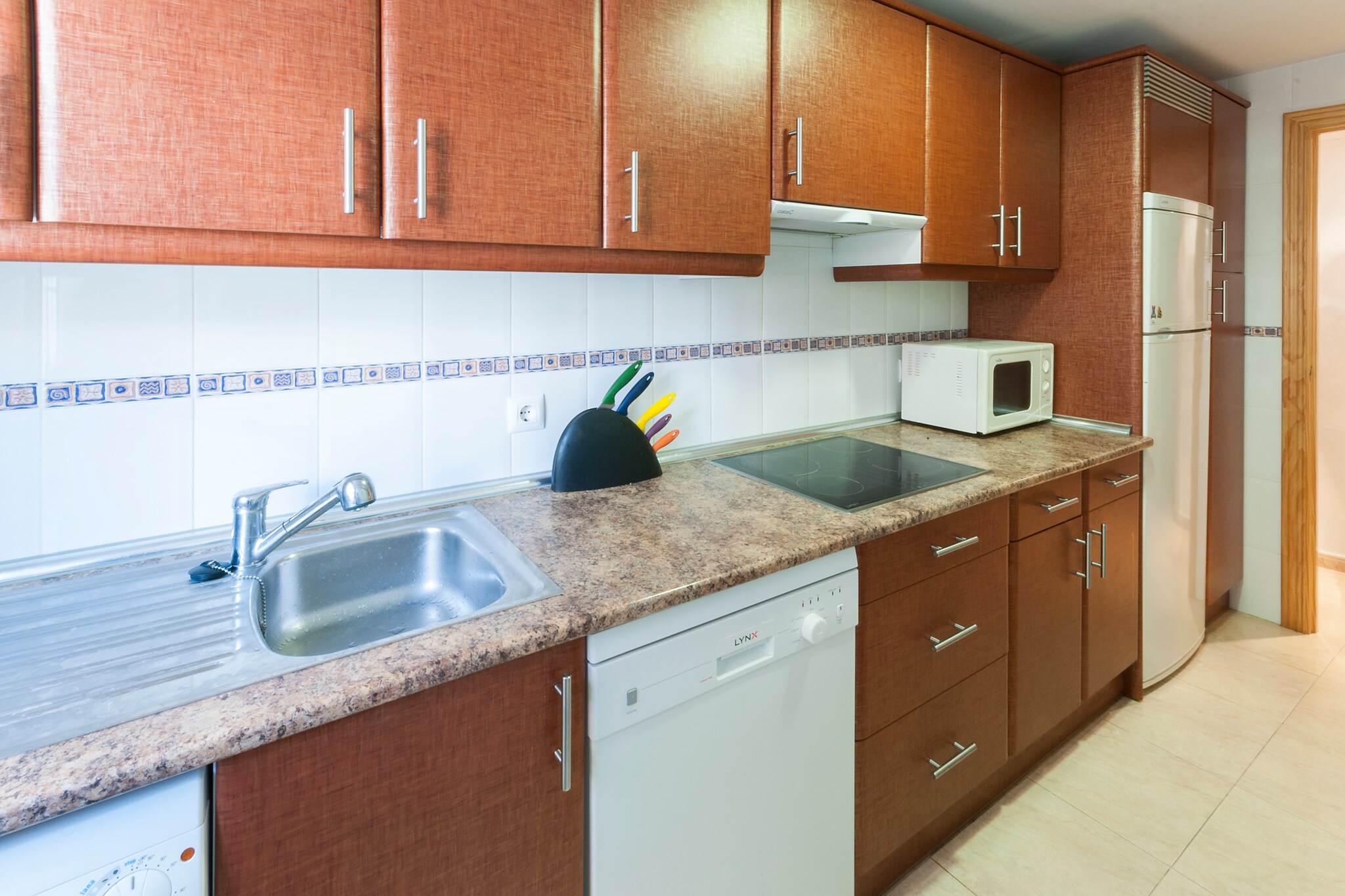 Thanks to the good location, you can walk to supermarkets, the beach, bars and everything else you may need for a self catering holiday. The apartment has a small terrace with breakfast table. 

Inside, the living-dining room is very cheerful and perfectly equipped to take a break or eat while watching a movie on the satellite TV. The renovated kitchen is equipped with ceramic hob and microwave and has a small American-style bar if you want to have a quick snack while cooking. In the kitchen you will also find a washing machine, iron and ironing board. There are three bedrooms, one with a double bed and two with two single beds, all with ceiling fans and wardrobes. If two more people are staying, the living room has a sofa bed and we provide a cot and highchair for the youngest member of the family. There are also two bathrooms, the first with a bathtub and the second with a hydromassage shower.

Playa de Gandia is known because of its fine grained, long sand beach. Playa de Nort is about 3 km, offers sun loungers and parasol rental and has a nice sea promenade with bars and restaurants. The quiet Playa de L'Ahuir has an unique dunar system and is nice for surfing. Behind the harbor is the Playa de Venecia, a lively place with more bars. You can visit Gandia's old town and learn more about the local culture. Note: We cannot accept guests under 30 years unless you are a family. We need copies of the passports of all guests in order to accept the booking.  Consult the advertiser for possible charges.  Please note that the keys to access the property will be in a mailbox at a nearby petrol station. You will receive the coordinates of the petrol station and the details of the mailbox three days prior to your arrival. Pets are not allowed. The holding of events is forbidden. 
Distances
Beach: 0.2 km - Platja de Gandia
Airport: 78 km - Manises, Valencia
Golf course: 18 km - Oliva Nova Golf
Town: 0.01 km - Gandia
Train station: 1.7 km - Grao de Gandia
Bus stop: 0.05 km - Platja de Gandia
Ferry: 45 km - DÃ©nia
Hospital: 6.2 km - Francesc de Borja, Gandia
Tourist license: CV-VUT0052097-VSingle Rental Registry: ESFCTU000046065000203396000000000000000000VT-52097-V5