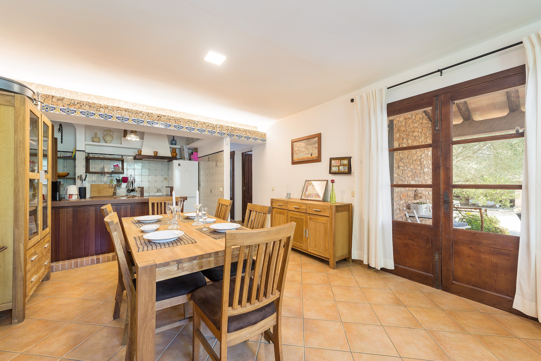 Kitchen(oven, microwave), bedroom(double bed), bedroom(single bed, single bed), bedroom(single bed, single bed), bathroom, bathroom, bathroom, cooker, coffee machine, dishwasher, fridge, fridge-freezer, shower, shower, washbasin, washbasin, washbasin, toilet, toilet, toilet, garden, garden furniture, 6x sun loungers, BBQ, 3x parasol, swimming pool(private, outside), children\'s bed, high chair