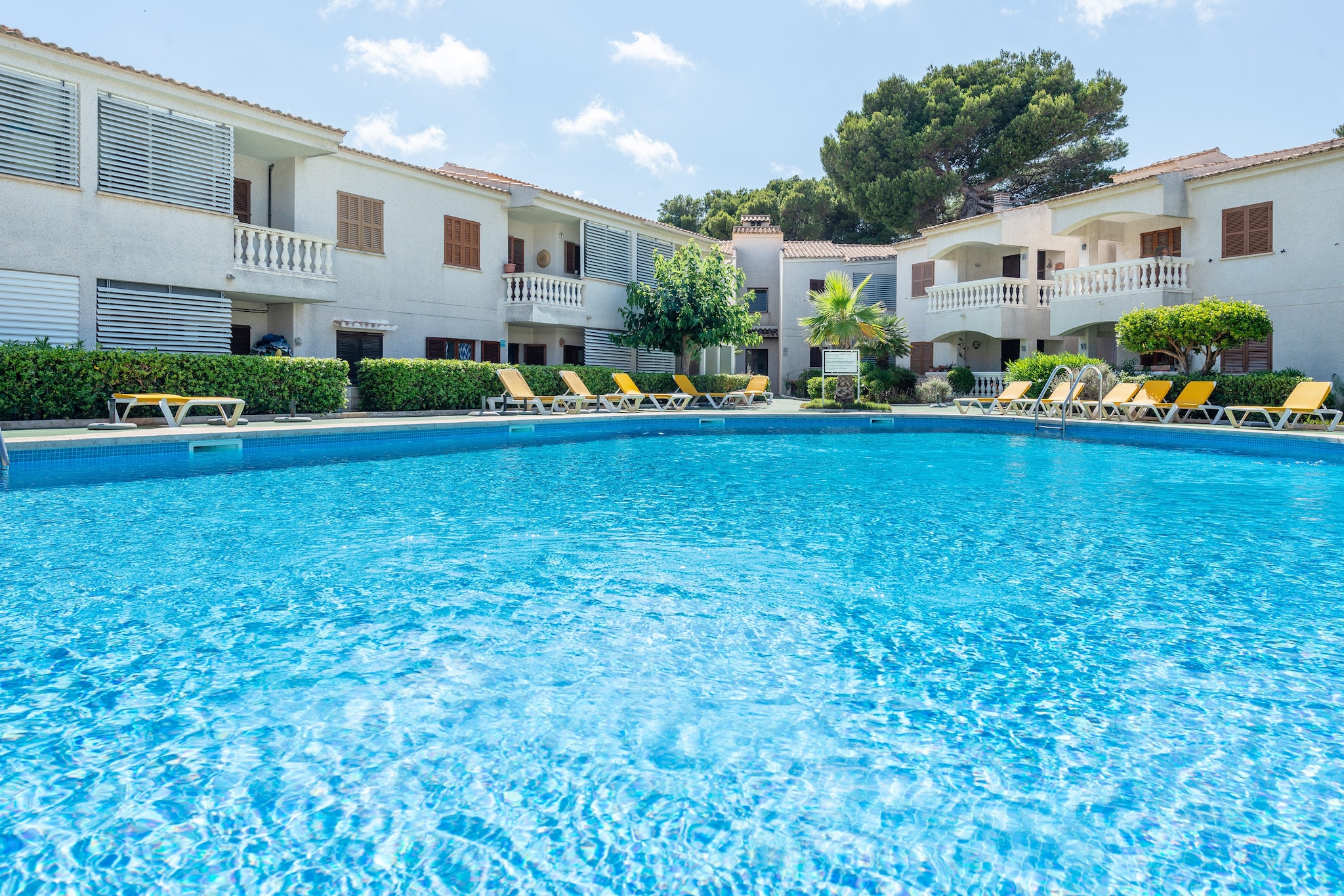 The beautiful residential offers a spectacular shared chlorine pool that measures 17 x 3 meters and has a depth ranging from 1 to 1.9 meters. The attached children pool sizes 3 x 2 meters and the depth is 0.5 meters. So when you return from the beach you can cool off in the pool and then go to the apartment private terrace where you can cook a delicious barbecue. On the other side of the house there is also a porch where you can have a drink at sunset.
The apartment is located on the ground floor, and from the terrace you have direct access to the shared pool. The interior offers bright and cosy spaces such as the living dining kitchen -with AC- where you can watch TV with satellite channels and cook on the ceramic hob. The washing machine is in the kitchen and you will also find an iron and ironing board. In the accommodation, you can rest in 2 bedrooms (both with a fan), one with a double bed and the other with 2 twin beds. A bathroom with a shower completes the apartment. And if you travel with your baby we can provide a cot and a high chair.
Cala Ratjada is a great tourist destination within the island of Mallorca. It offers all the needed services for an independent stay in addition to a beautiful white sandy beach, Cala Agulla, although there are other beautiful beaches in the area such as Cala Mesquida or Cala Torta. The area has a great nightlife and you can visit nearby monuments such as the the Caves of Artà or the Capdepera Castle. Golf lovers will be able to enjoy their favourite sport on the Capdepera Golf course, which is just 7.7 km away.
Pool opening hours: from 7 a.m. to 10 p.m. Please, do not disturb between 1 and 3 pm. Consult the advertiser for possible charges. Pets are not allowed. The holding of events is forbidden. Please note that the opening and closing dates of the communal pool are subject to community regulations and may vary depending on the season, without prior notice. Updated information will be available upon your arrival.
Distances
Beach: 0.950 km - Cala Agulla
Airport: 81.6 km - Son Sant Joan
Golf course: 7.7 km - Capdepera Golf
Town: 1.4 km - Cala Ratjada
Train station: 32.5 km - Manacor
Bus stop: 0.290 km - Cala Ratjada
Ferry: 46.7 km - Port d'Alcúdia
Hospital: 30.3 km - Hospital de Manacor
Tourist license: ETVPL/14252Single Rental Registry: ESFCTU00000702300005594100000000000000000ETVPL/142522The Ecotasa (tourist tax) must be paid cash on site when checking in. The amount varies between 0.55€/night and guest during the low season and 2.2€/night and guest during the high season. The tax is reduced by half from the 9th day of your stay. All guests have to pay the Ecotasa, except people under 16 years. You will have to pay the deposit amount at the arrival to the owner.Homerti - Central de Reservas CR/33 Electricity (January - December): 0.30 EUR/KW (mandatory) <br> <br />
