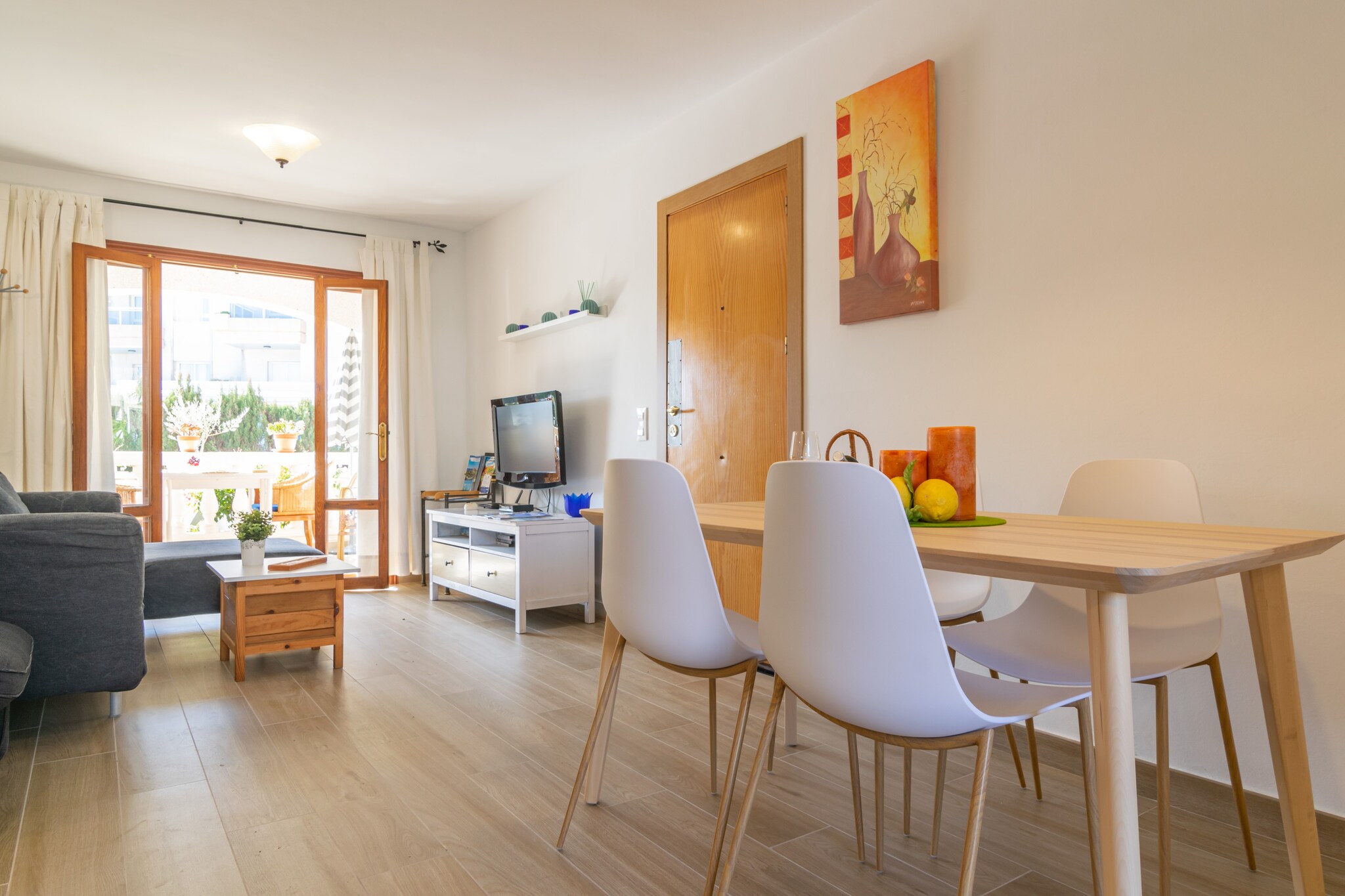 Living room, dining room, Kitchen(cooker, coffee machine), bedroom(2x single bed), bedroom(double bed), bathroom, oven, microwave, dishwasher, fridge-freezer, shower, washbasin, toilet, BBQ, swimming pool, children\'s bed, high chair