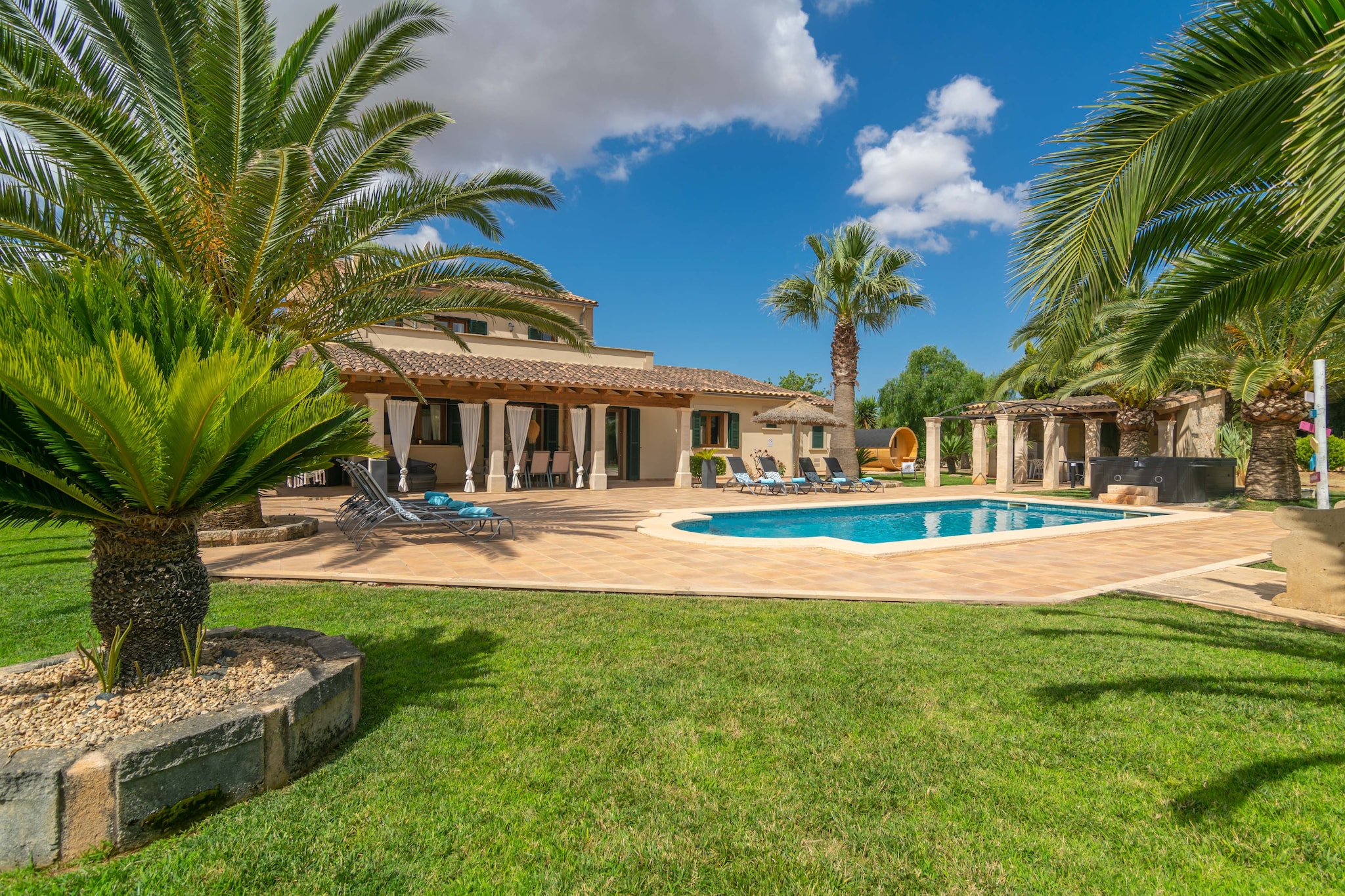 Villa Sun Club Home-Image-tags.