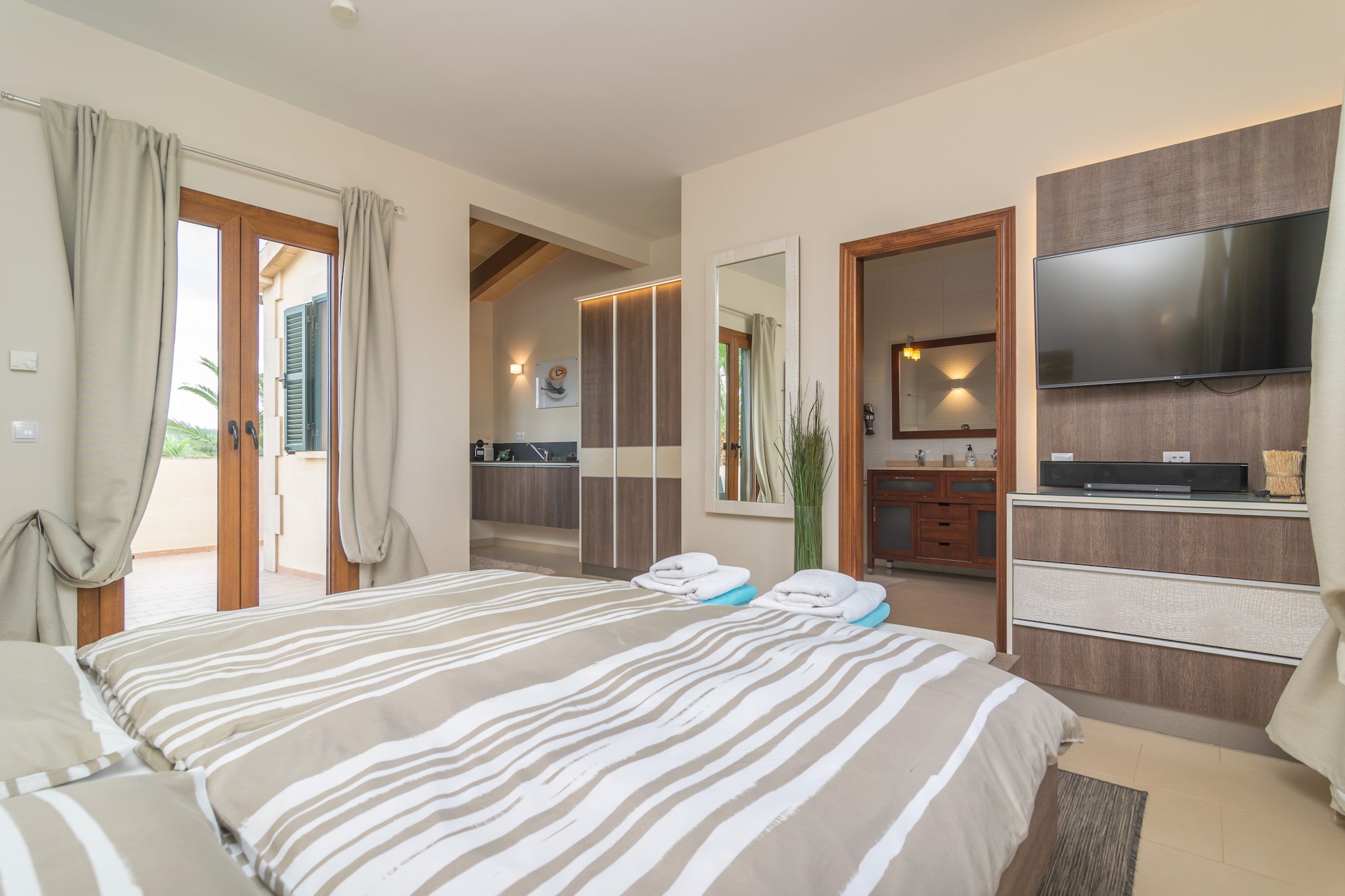 Villa Sun Club Home-Image-tags.
