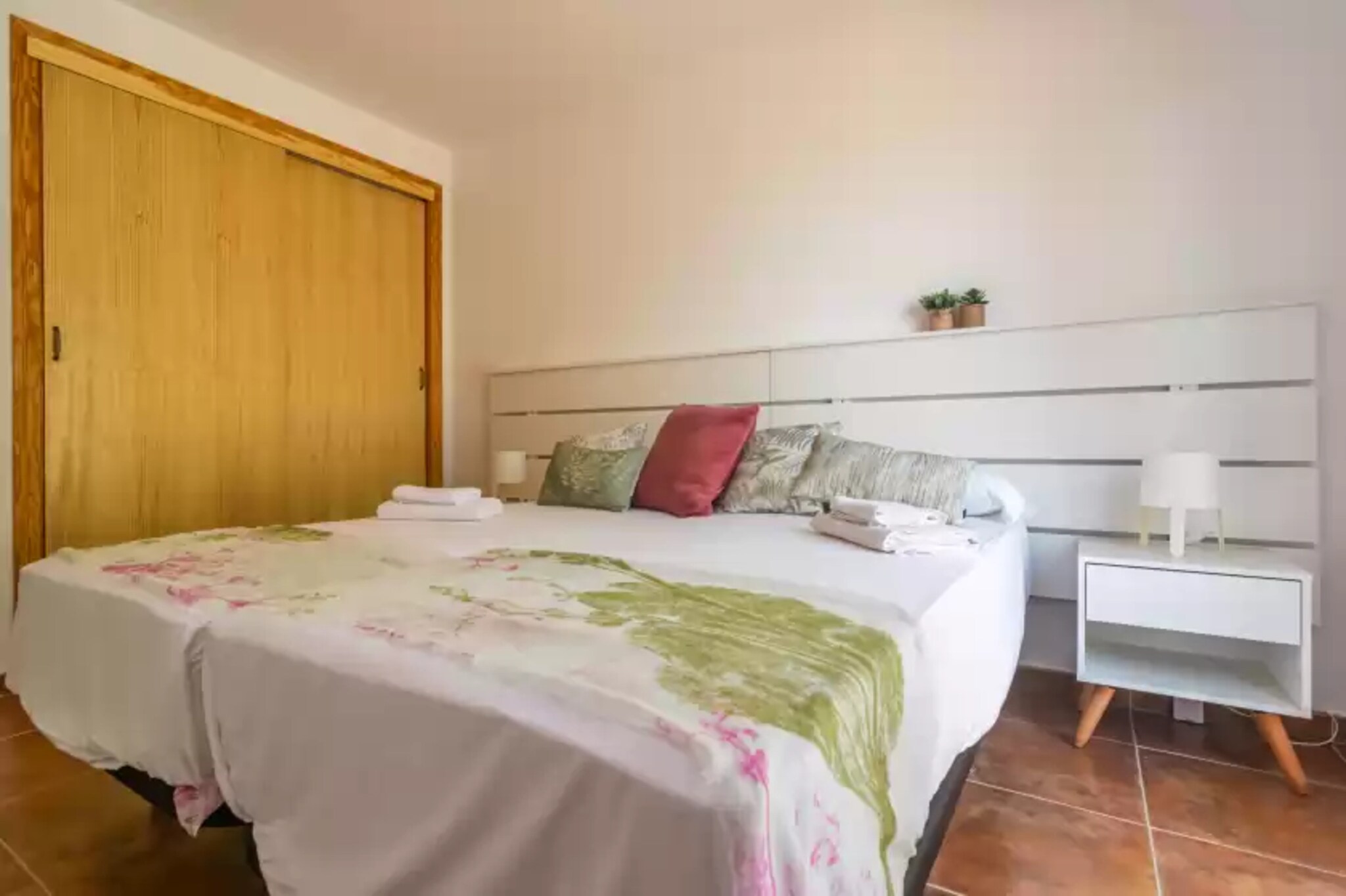 Living room, dining room, Kitchen(cooker, coffee machine, oven), bedroom(2x single bed), bedroom(double bed), bedroom(double bed), bedroom(double bed), bedroom, bathroom, bathroom, 3x garage, bunk bed, microwave, dishwasher, fridge-freezer, bath tub, bath tub, washbasin, washbasin, toilet, toilet, bidet, bidet, balcony or terrace, balcony or terrace, balcony or terrace, garden, garden furniture, 4x sun loungers, children\'s bed, high chair