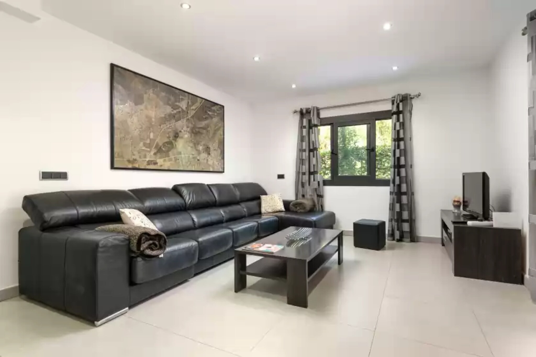 Living room, Kitchen(cooker, coffee machine, oven), Kitchen(cooker, coffee machine, microwave), bedroom(2x single bed, double bed), bedroom(single bed, single bed), bedroom, bathroom, bathroom, bathroom, microwave, microwave, dishwasher, dishwasher, fridge-freezer, fridge-freezer, bath tub, shower, washbasin, washbasin, washbasin, toilet, toilet, toilet, bidet, air conditioning, air conditioning, air conditioning, garden, garden furniture, 6x sun loungers, BBQ, 2x parasol, swimming pool, children\'s bed, high chair, high chair