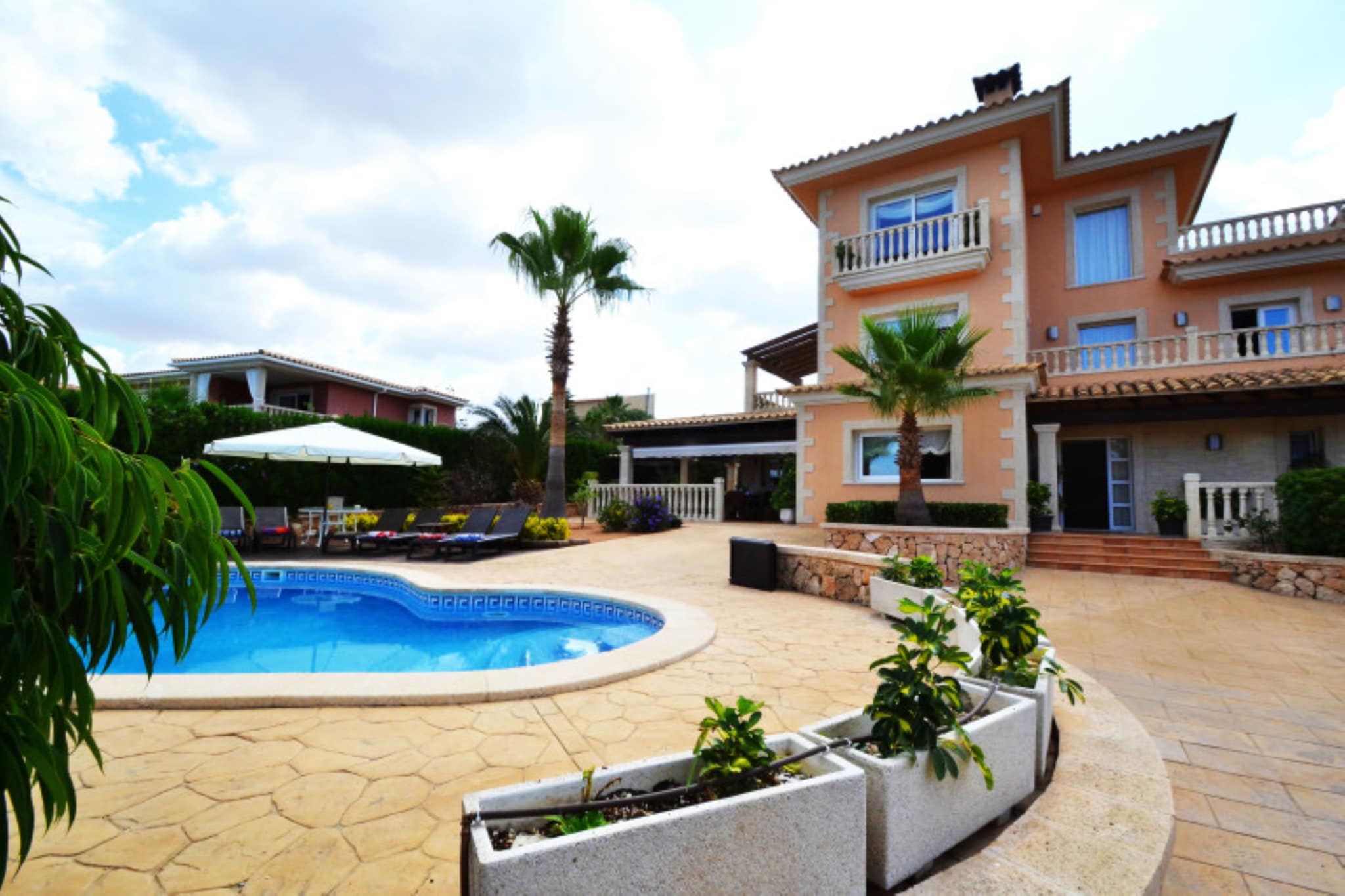 Living room, Kitchen(cooker, coffee machine, oven), bedroom(2x single bed), bedroom(double bed), bedroom(double bed), bedroom(double bed), bedroom(double bed), bathroom, bathroom, bathroom, bathroom, microwave, dishwasher, fridge-freezer, shower, shower, shower, washbasin, washbasin, washbasin, washbasin, toilet, toilet, toilet, toilet, balcony or terrace, air conditioning, air conditioning, air conditioning, air conditioning, garden, garden furniture, 8x sun loungers, BBQ, swimming pool, children\'s bed, high chair