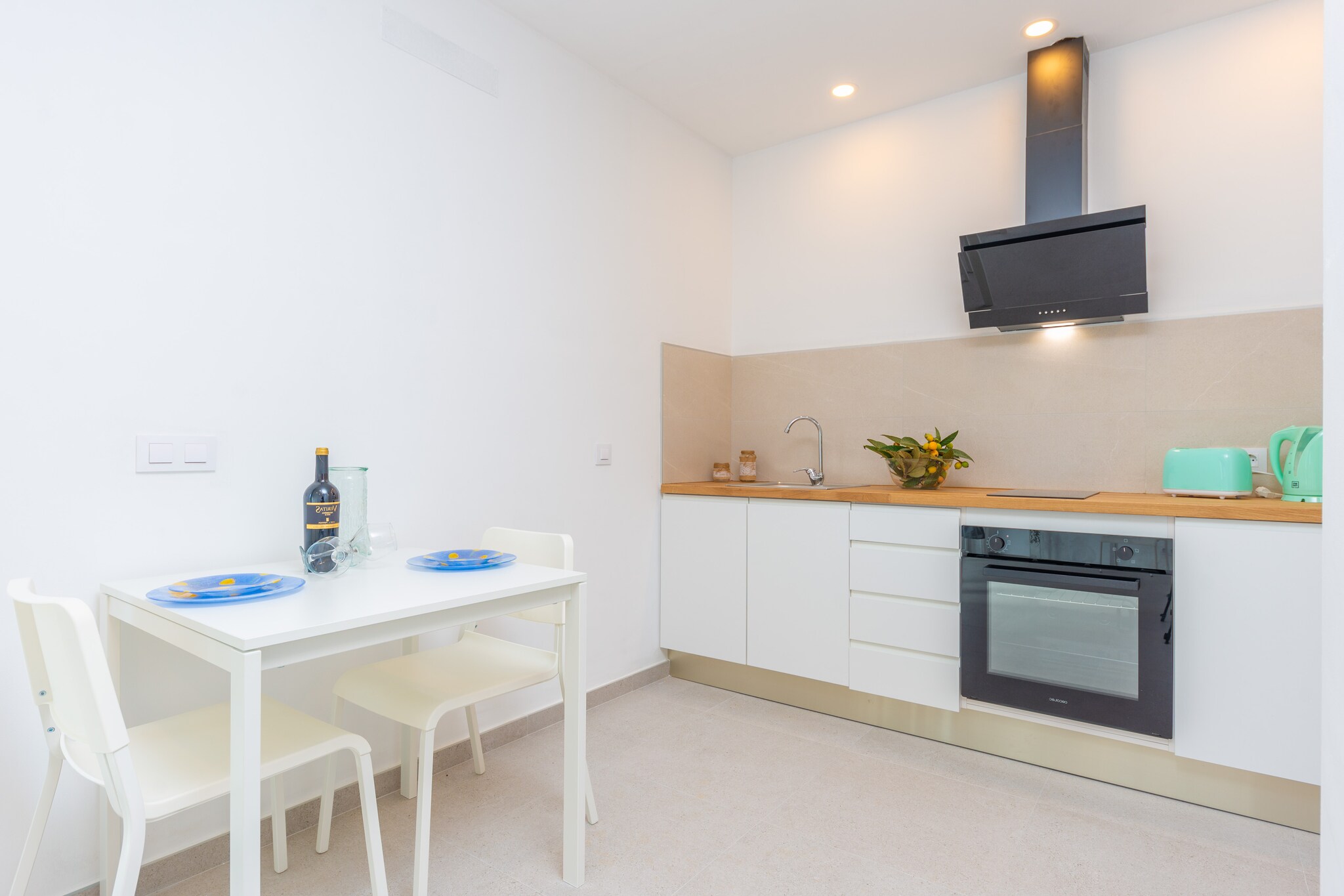 With a pleasant balcony, this property offers a privileged location just a few steps from Son Moll Beach. The apartment's balcony becomes an oasis of calm after a day of sun and a refreshing swim in the crystal-clear waters of the nearby beach, giving you the opportunity to enjoy outdoor moments.
This modern apartment is located on the first floor of a building without an elevator. The living room features satellite TV, providing a perfect space to relax after a day of exploration. The kitchen, equipped with a ceramic hob, allows you to prepare your own meals, which you can enjoy at the dining table or on the balcony. The bedroom has a comfortable double bed, wardrobe, and access to the balcony, where you can feel the sea breeze. The full bathroom includes a revitalising shower. Additionally, there is a washing machine available, and if you are travelling with a baby, you will find a crib and a high chair.
Cala Rajada, in the northeast of Mallorca, offers a wide variety of activities and places to visit. The beautiful Son Moll Beach, just 60 meters from the apartment, is perfect for sunbathing and swimming in crystal-clear waters. The marina is the starting point for boat trips and dolphin watching. Capdepera Lighthouse offers stunning panoramic views. Additionally, Capdepera Castle, a medieval fortress, provides a fascinating glimpse into the region's past. Golf enthusiasts can enjoy excellent nearby courses, while hikers can explore the Llevant Natural Reserve. Consult the advertiser for possible charges. Pets are not allowed. The holding of events is forbidden.
Distances
Beach: 0.06 km - Platja Son Moll
Airport: 76.1 km - Son Sant Joan
Golf course: 6.3 km - Capdepera Golf
Town: 0.4 km - Cala Rajada
Train station: 29.6 km - Manacor
Bus stop: 0.066 km - Cala Rajada
Ferry: 81.7 km - Palma de Mallorca
Hospital: 28.9 km - Hospital de Manacor
Tourist license: REGAGE22e00011435957The Ecotasa (tourist tax) must be paid cash on site when checking in. The amount varies between 0.55€/night and guest during the low season and 2.2€/night and guest during the high season. The tax is reduced by half from the 9th day of your stay. All guests have to pay the Ecotasa, except people under 16 years.