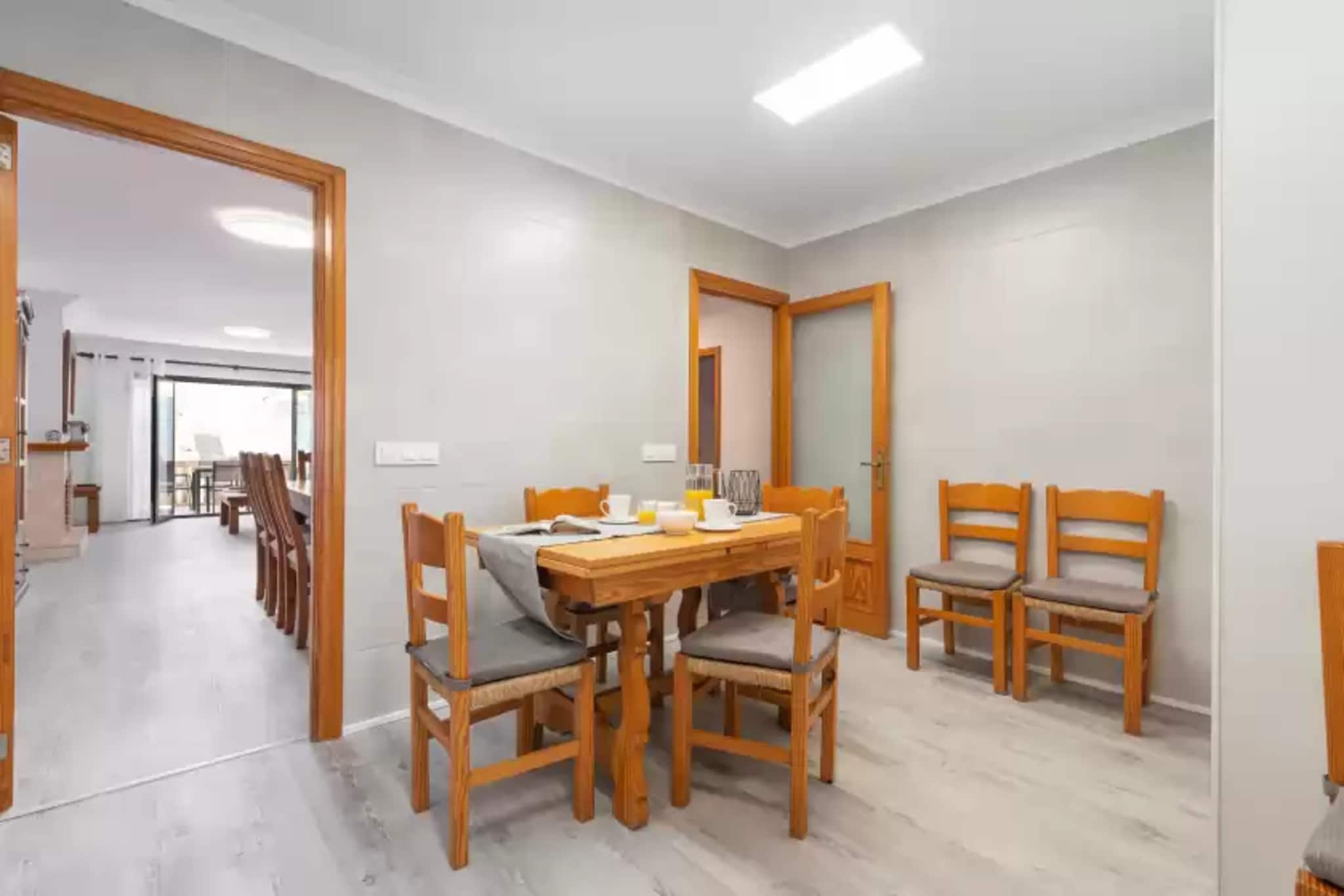 Living room, Kitchen(cooker, oven), bedroom(single bed, single bed), bedroom(single bed, single bed), bedroom(double bed), bedroom(double bed), bathroom, bathroom, coffee machine, microwave, dishwasher, fridge-freezer, shower, shower, washbasin, washbasin, toilet, air conditioning, garden, garden furniture, 3x sun loungers, BBQ, parasol, table tennis table, children\'s bed, high chair