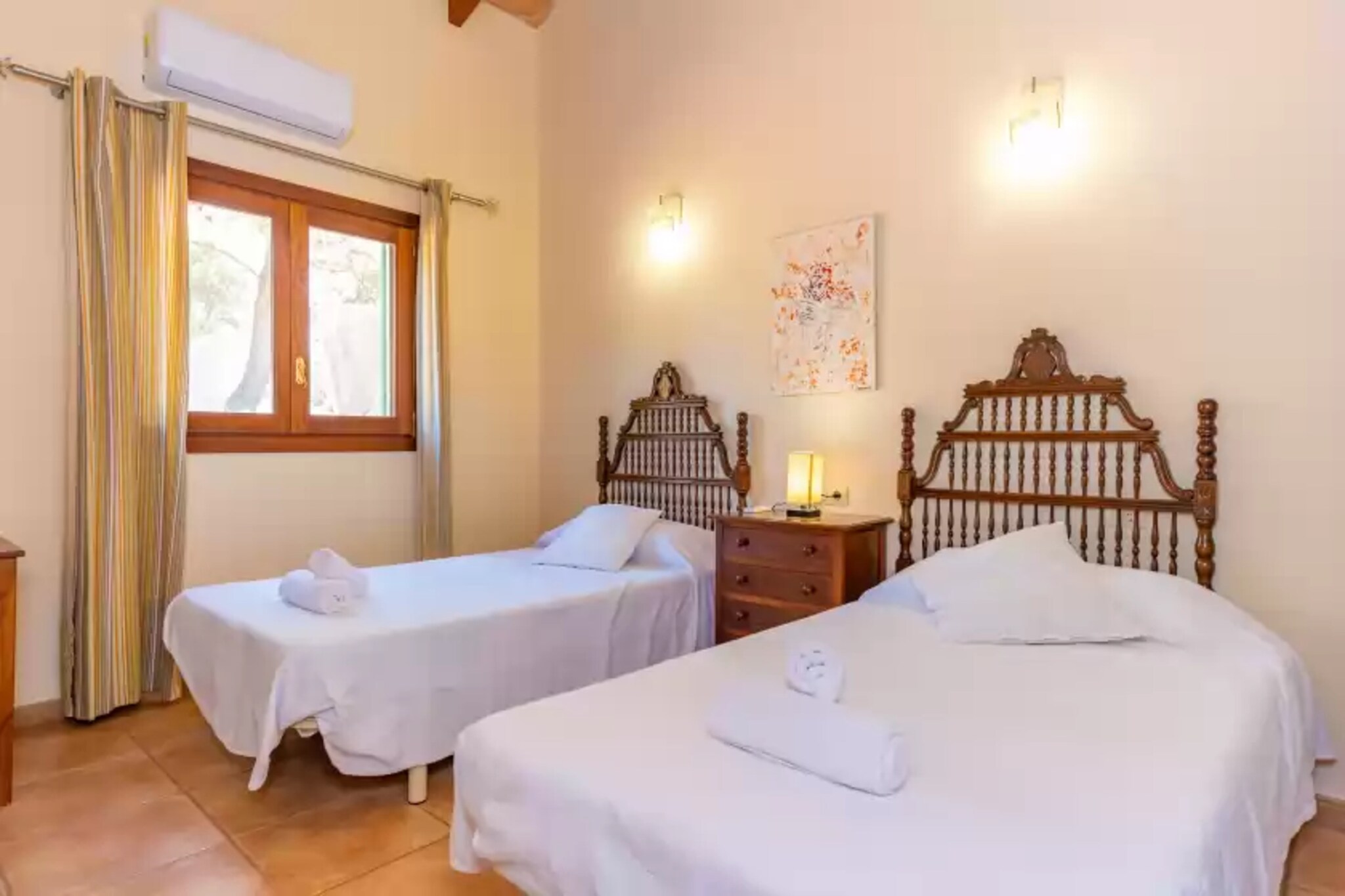 Living room, dining room, Kitchen(cooker, coffee machine, oven), bedroom(2x single bed), bedroom(double bed), bathroom, bathroom, microwave, dishwasher, fridge-freezer, shower, shower, washbasin, washbasin, toilet, toilet, bidet, air conditioning, air conditioning, garden, garden furniture, 4x sun loungers, BBQ, swimming pool, children\'s bed, high chair