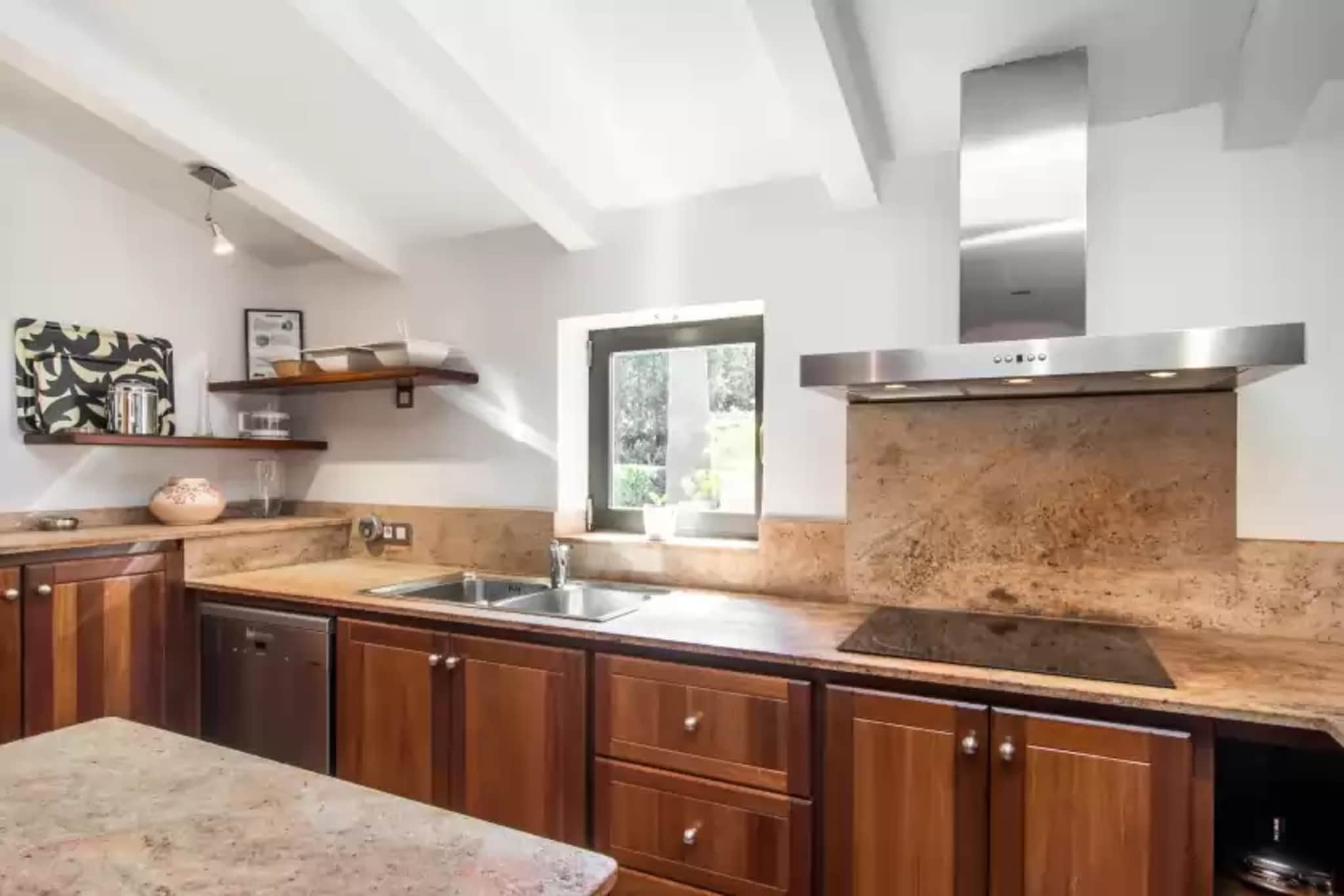 Living room, Kitchen(cooker, coffee machine, oven), bedroom(2x single bed), bedroom(double bed), bathroom, bathroom, microwave, dishwasher, fridge-freezer, bath tub, bath tub, washbasin, washbasin, toilet, toilet, air conditioning, air conditioning, BBQ, swimming pool, table tennis table, children\'s bed, high chair