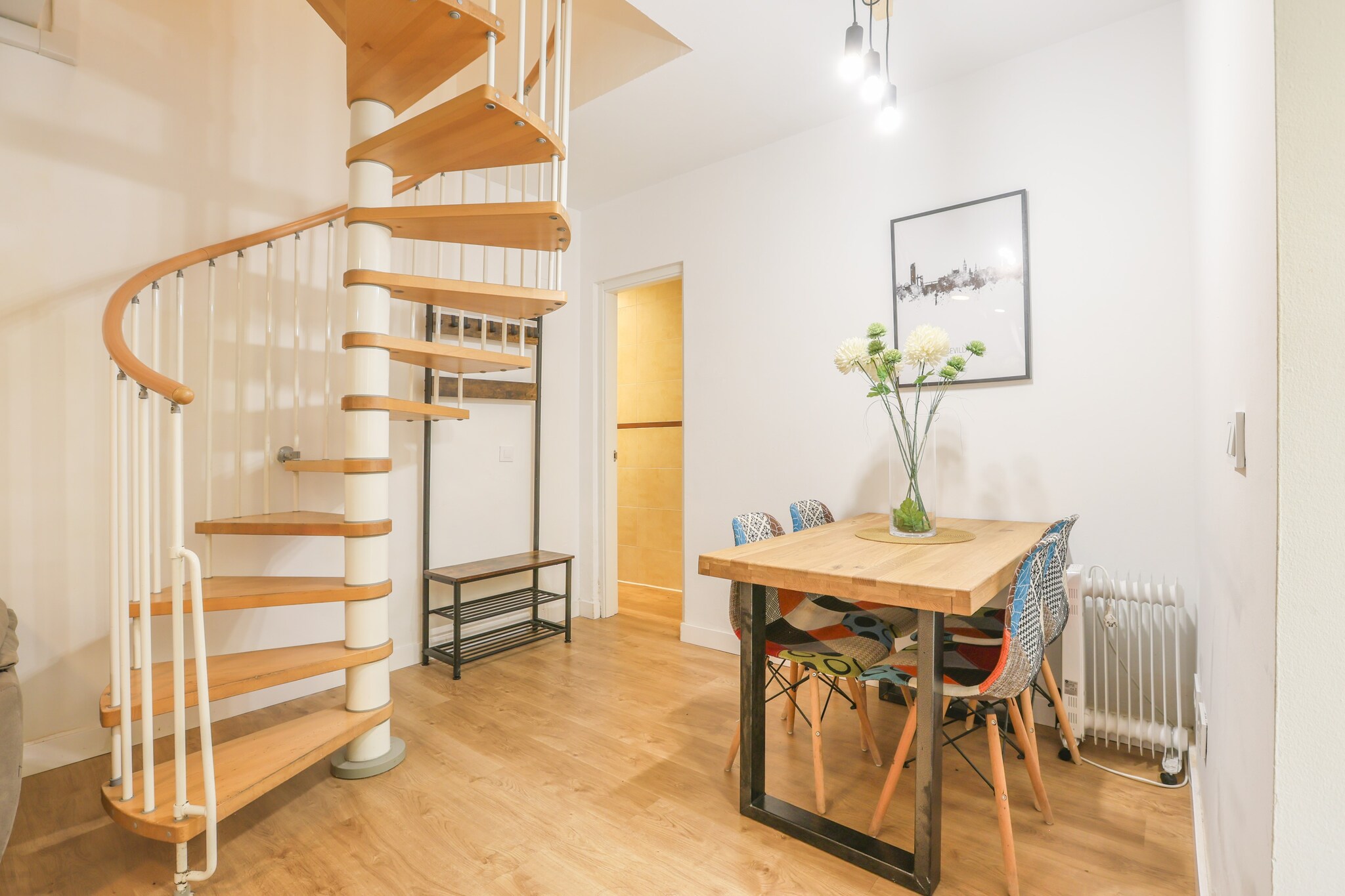 The apartment's interior is elegantly and functionally spread over two floors. On the main level, a cosy living room with a Smart TV provides the perfect spot to unwind after a day of exploring. The open-plan kitchen, equipped for dining, comes fully stocked with a stovetop and basic utensils to prepare delicious meals, with a washing machine conveniently located within the kitchen area. This floor also features a bathroom with a shower.Upstairs, the master bedroom boasts a double bed, air conditioning, a fan, and radiators, ensuring a comfortable environment throughout the year. It also includes an en-suite bathroom with a bathtub. The two additional guests can be accommodated on the sofa bed in the living room. While the apartment does not have a cot or high chair, it guarantees a comfortable and welcoming stay.

The apartment is situated close to the heart of Seville's Old Town, offering plenty to discover nearby. Just a short walk away is the Alameda de HÃ©rcules, a vibrant area filled with bars, restaurants, and lively nightlife. From here, it's easy to reach the historic centre, where you can visit Sevilleâ€™s iconic Cathedral, the Giralda tower, and the Real AlcÃ¡zar, a stunning royal palace. The neighbourhood is also home to small art galleries, independent shops, and a bohemian vibe. Donâ€™t miss the Metropol Parasol, known as "Las Setas," which offers breathtaking panoramic views of the city. Consult the advertiser for possible charges. Pets are not allowed. The holding of events is forbidden. 
Distances
Beach: 95.3 km - MatalascaÃ±as
Airport: 9 km - Aeropuerto de Sevilla
Golf course: 12.5 km - Real Club Sevilla Golf
Town: 1.2 km - Sevilla
Train station: 2 km - Sevilla
Bus stop: 0.500 km - Sevilla
Ferry: 196 km - Algeciras
Hospital: 1.4 km - Hospital Universitario Virgen Macarena
Tourist license: VFT/SE/09721